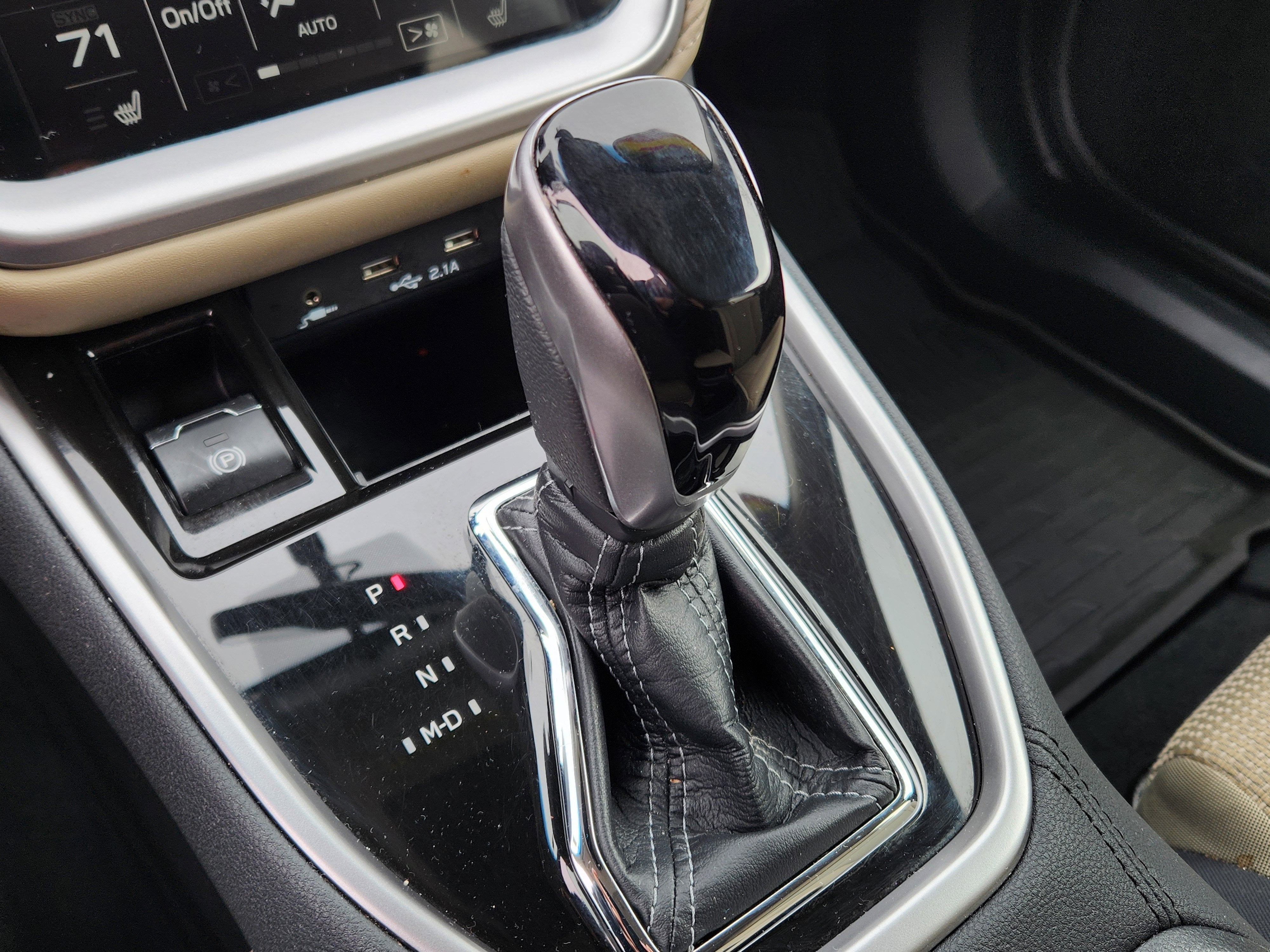 2022 Subaru Outback Premium Blind Spot Detection w/ Rear Cross Traffic Alert +