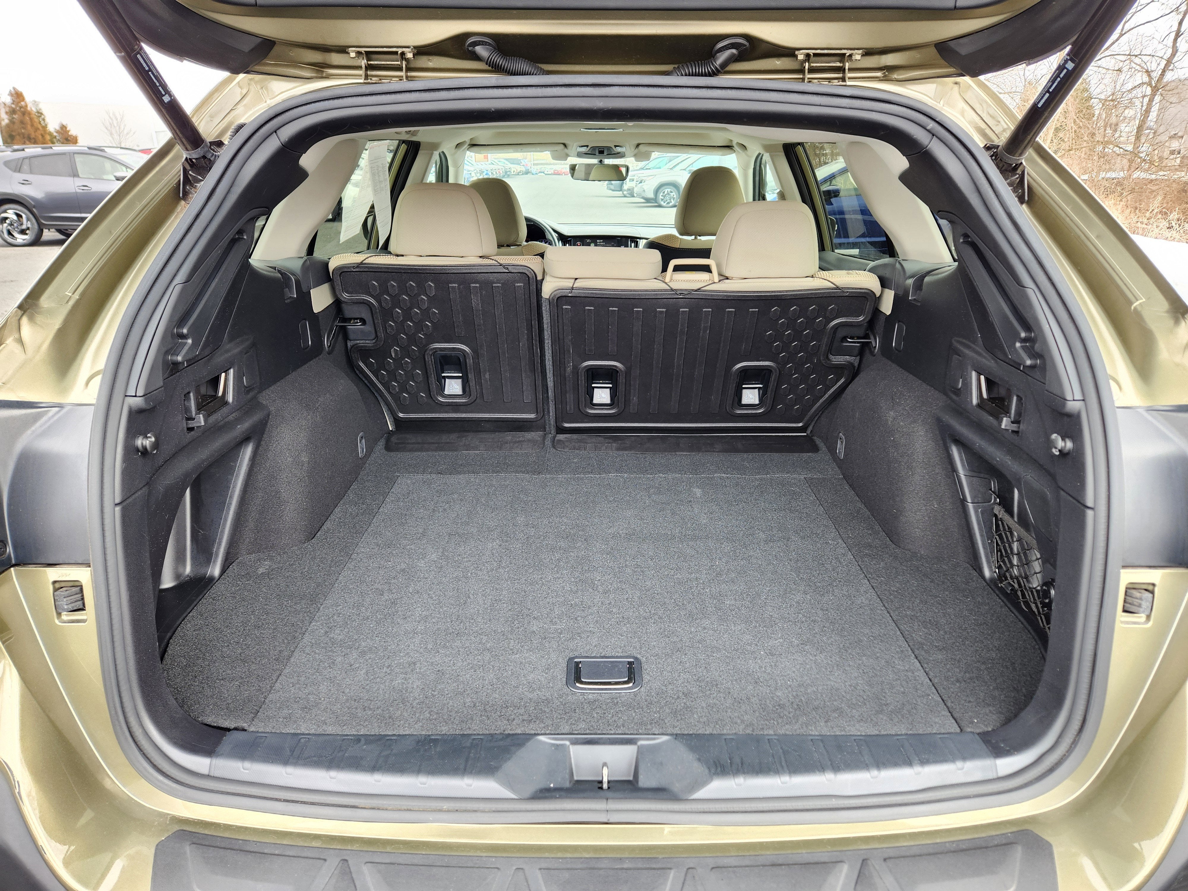 2022 Subaru Outback Premium Blind Spot Detection w/ Rear Cross Traffic Alert +