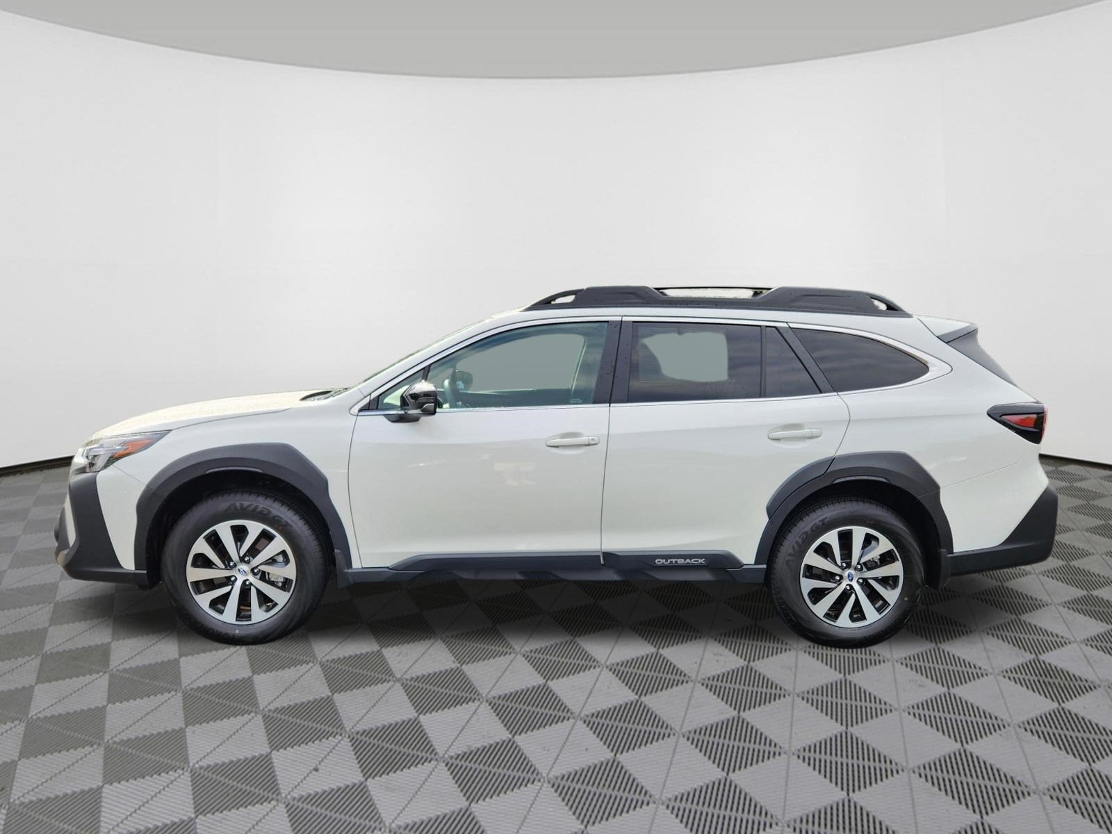 2025 Subaru Outback Premium Blind Spot Detection w/ Rear Cross Traffic Alert +