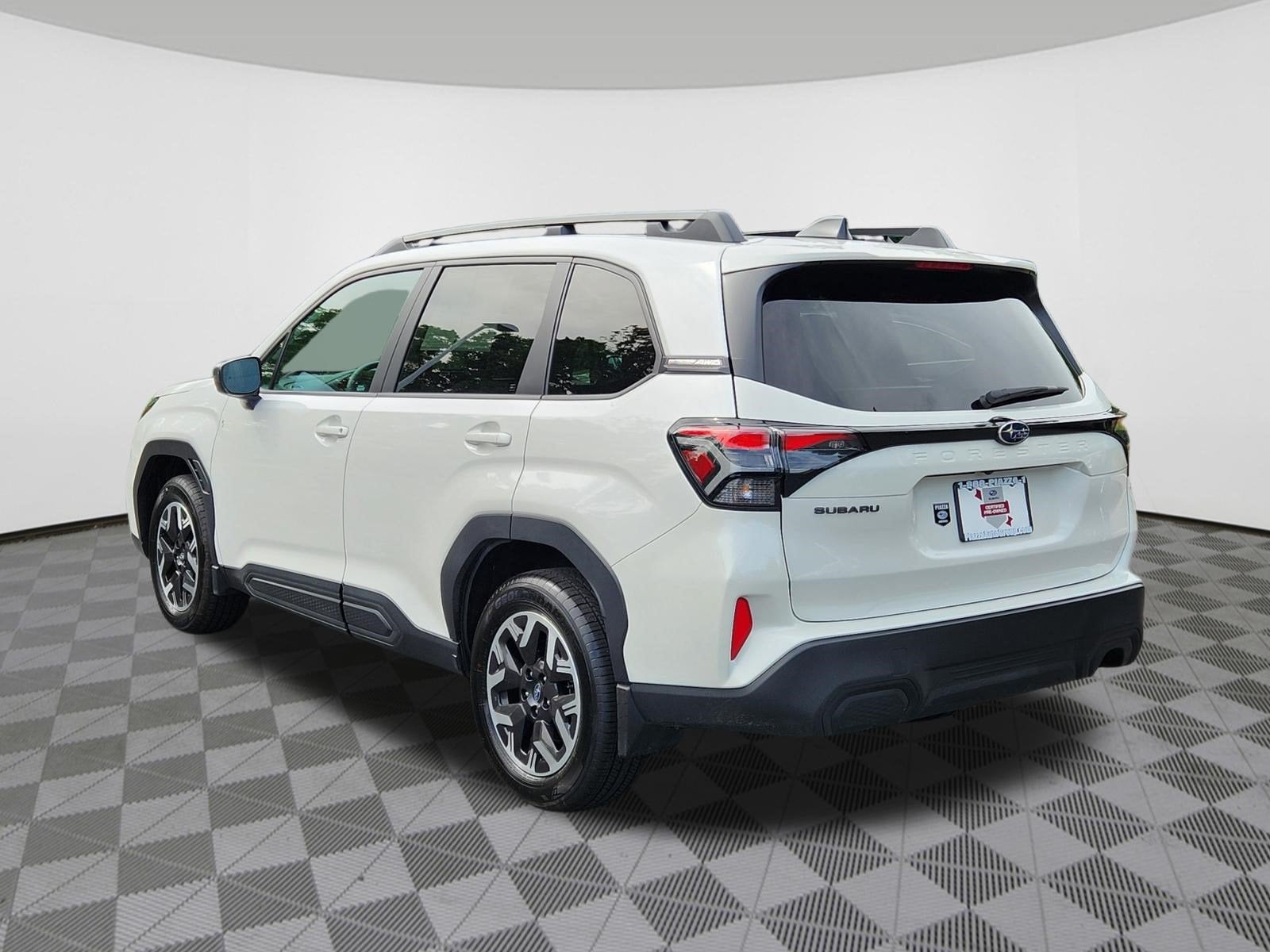 2026 Subaru Forester Premium Power Rear Gate + Blind Spot Detection / Rear Cros