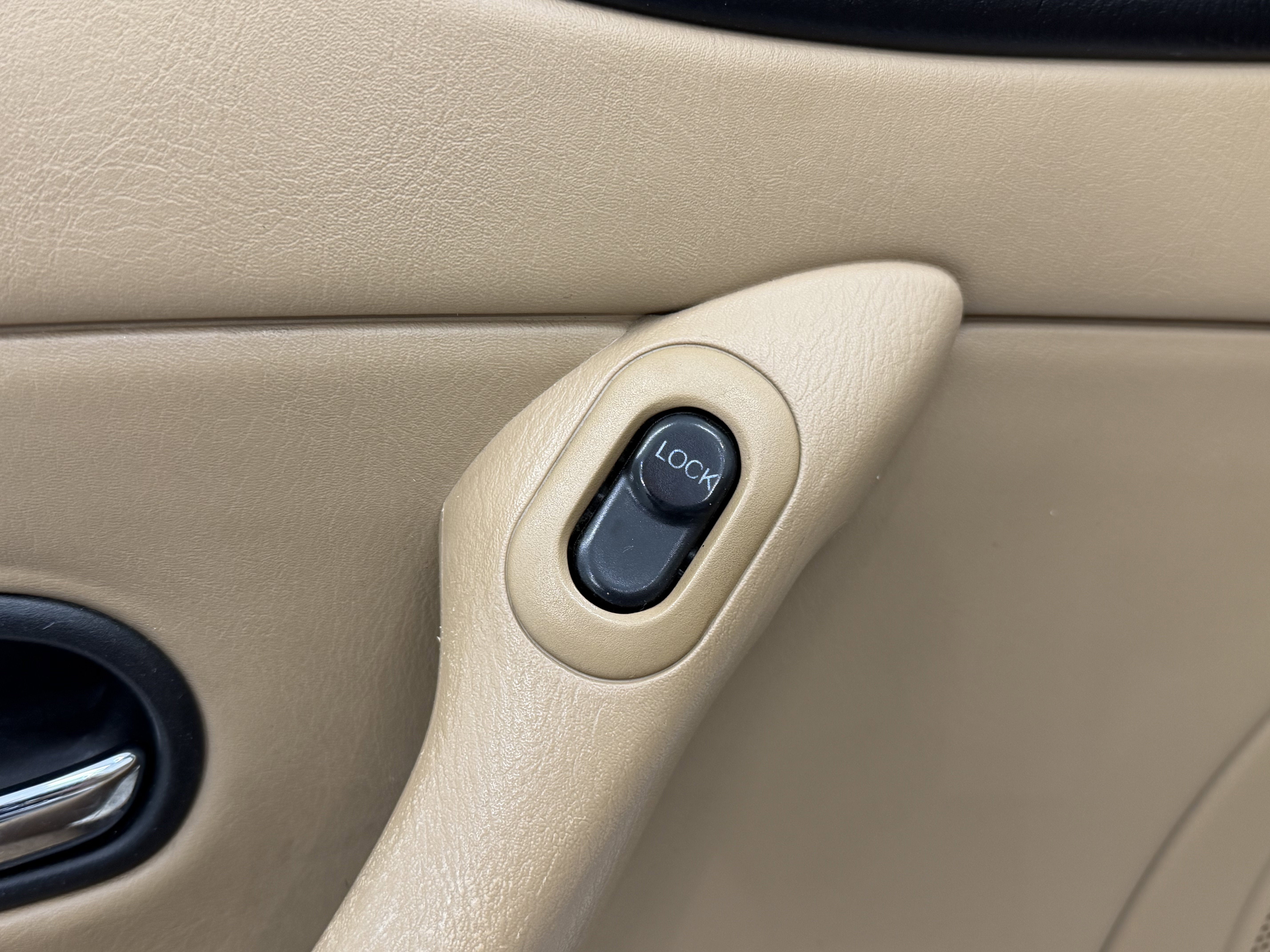 2001 Mazda Mazda MX-5 Miata Base