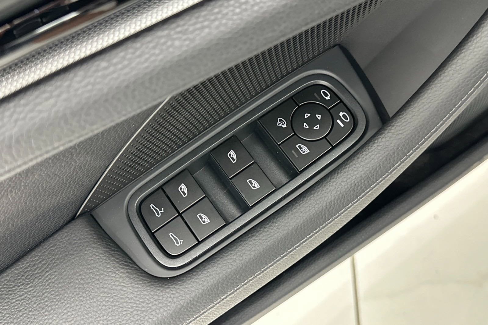 2024 Porsche Panamera 4