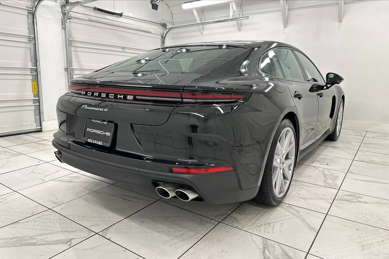 2025 Porsche Panamera 4