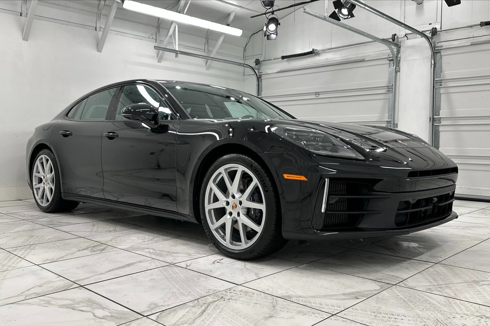 2025 Porsche Panamera 4