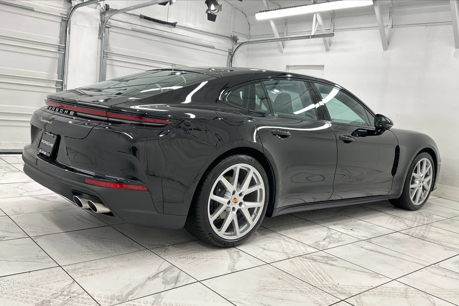 2025 Porsche Panamera 4