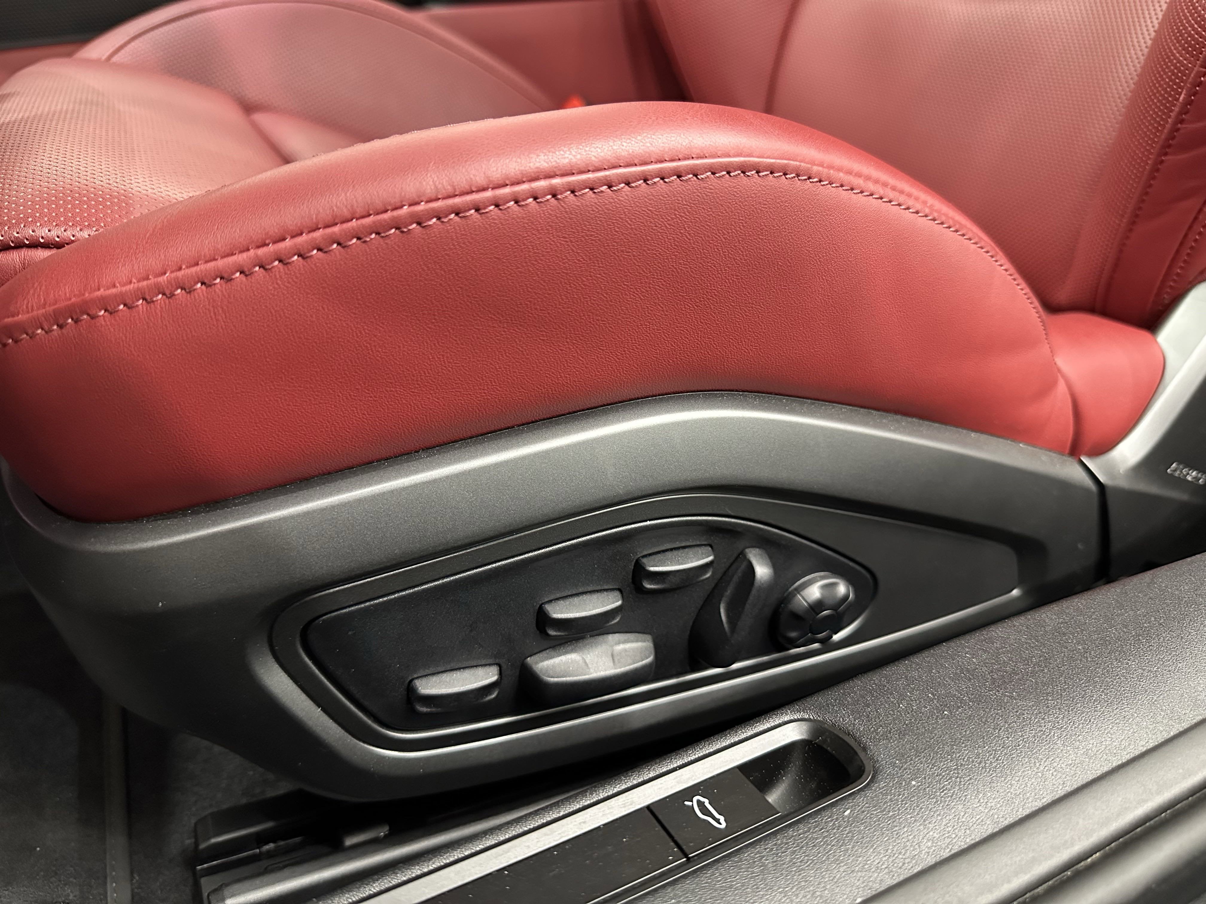 2024 Porsche 911 Carrera 4 GTS