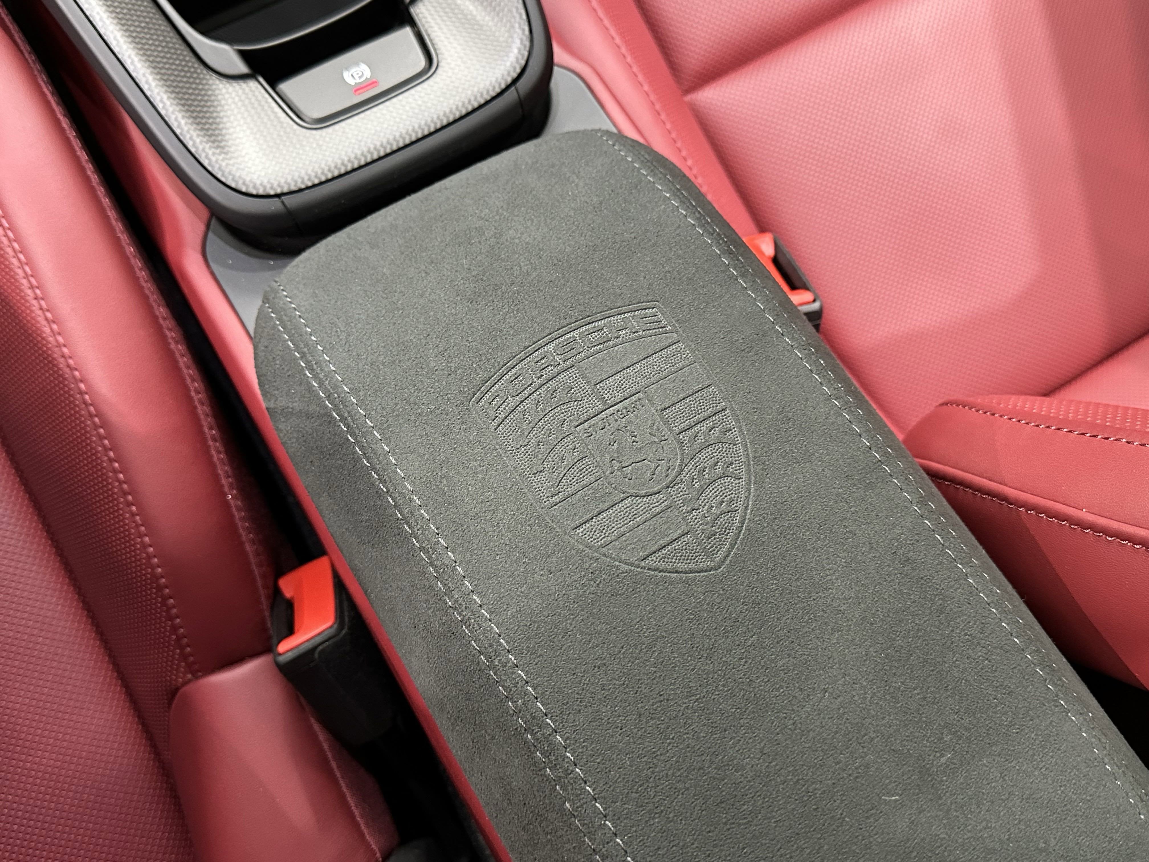 2024 Porsche 911 Carrera 4 GTS