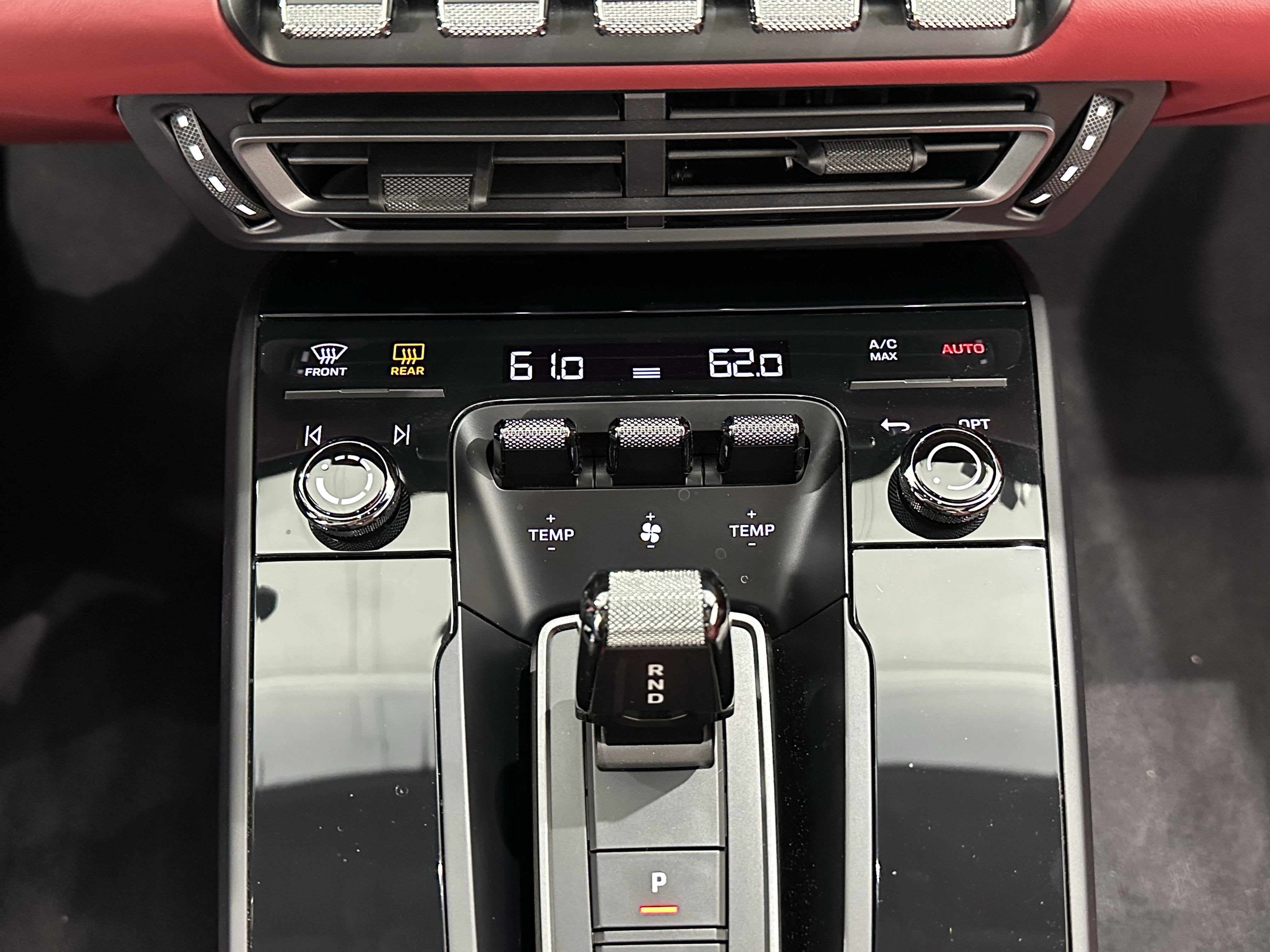 2024 Porsche 911 Carrera 4 GTS