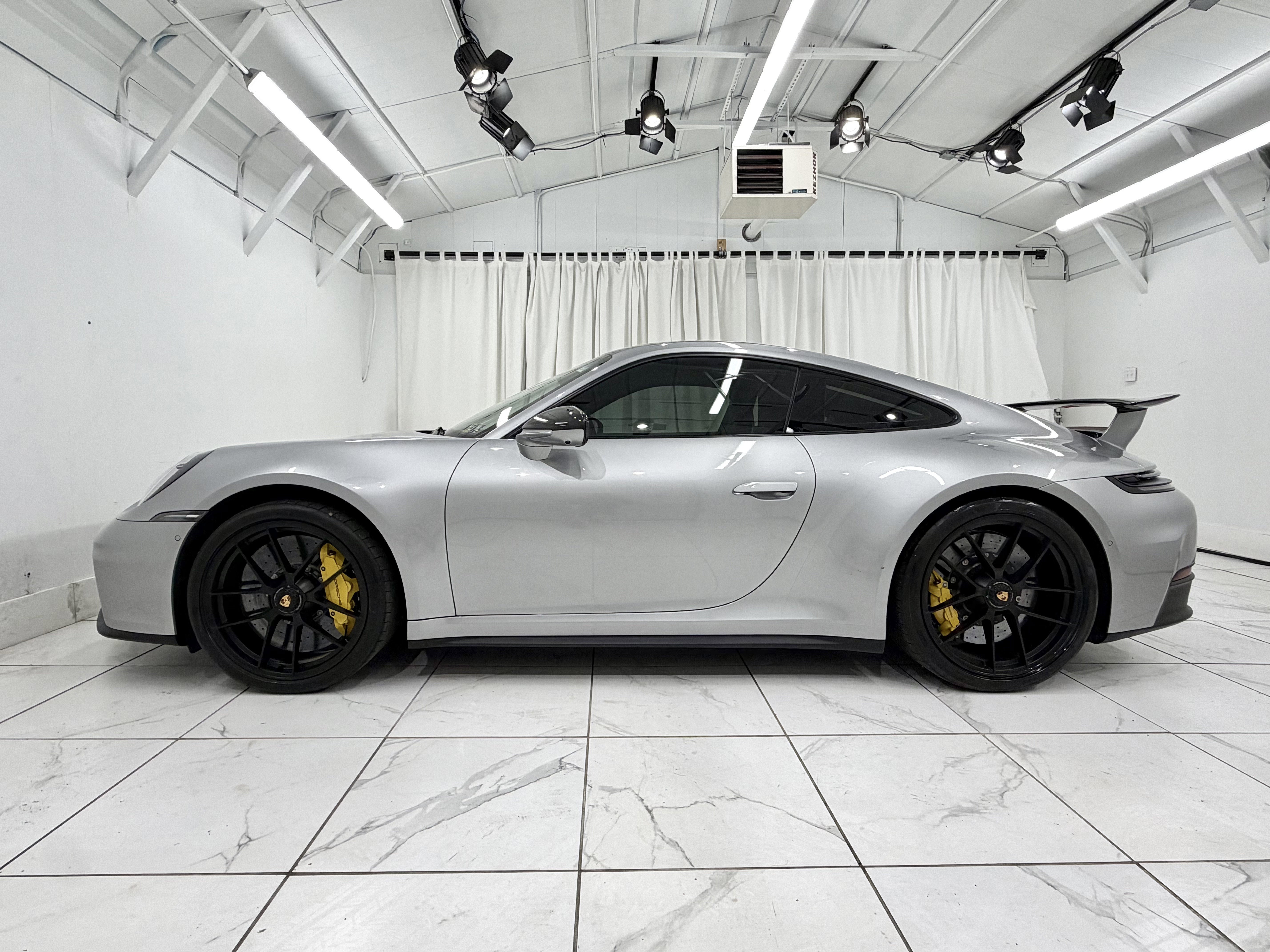 2025 Porsche 911 Carrera 4 GTS