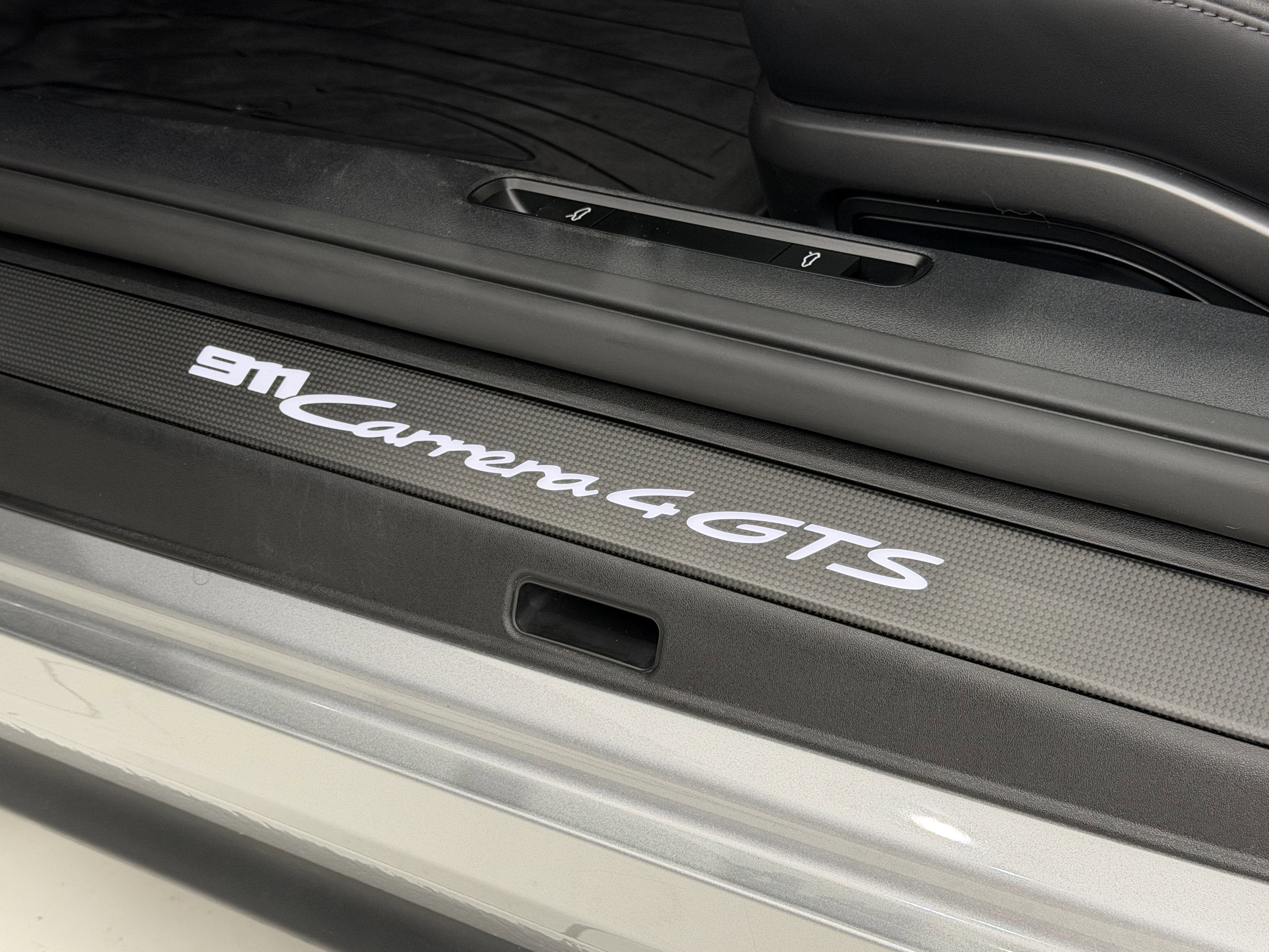 2025 Porsche 911 Carrera 4 GTS