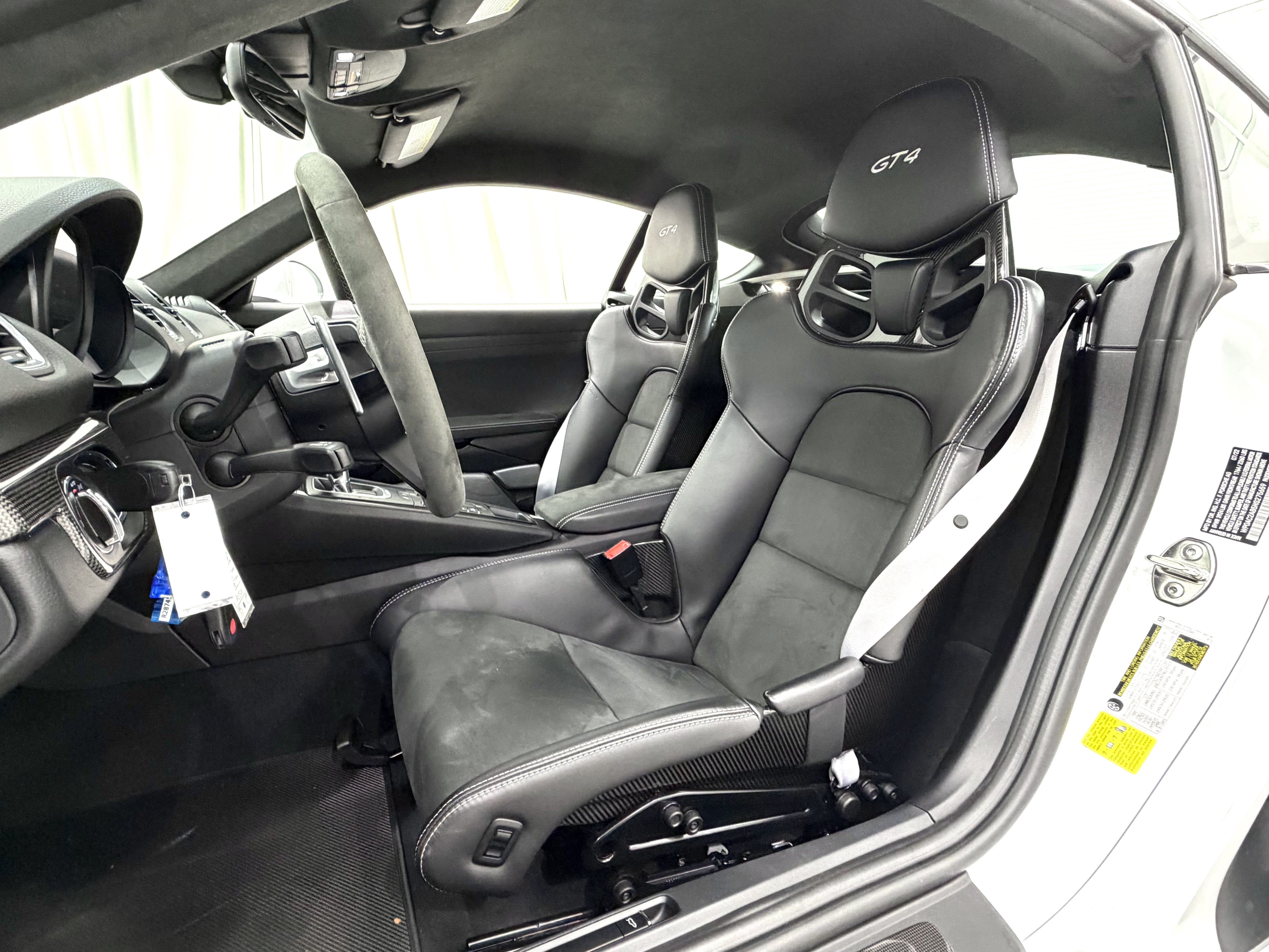 2022 Porsche 718 Cayman GT4