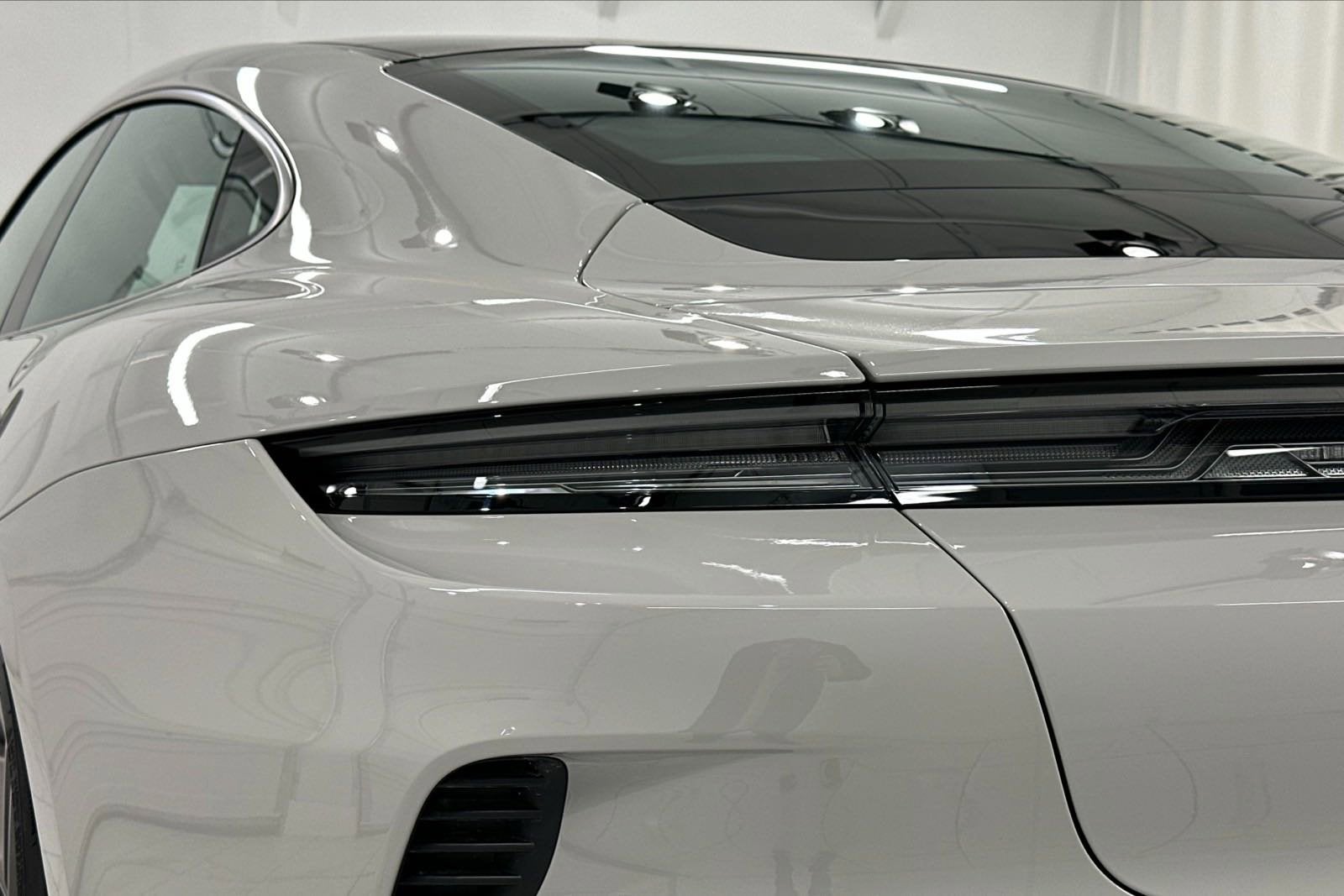 2025 Porsche Taycan Turbo