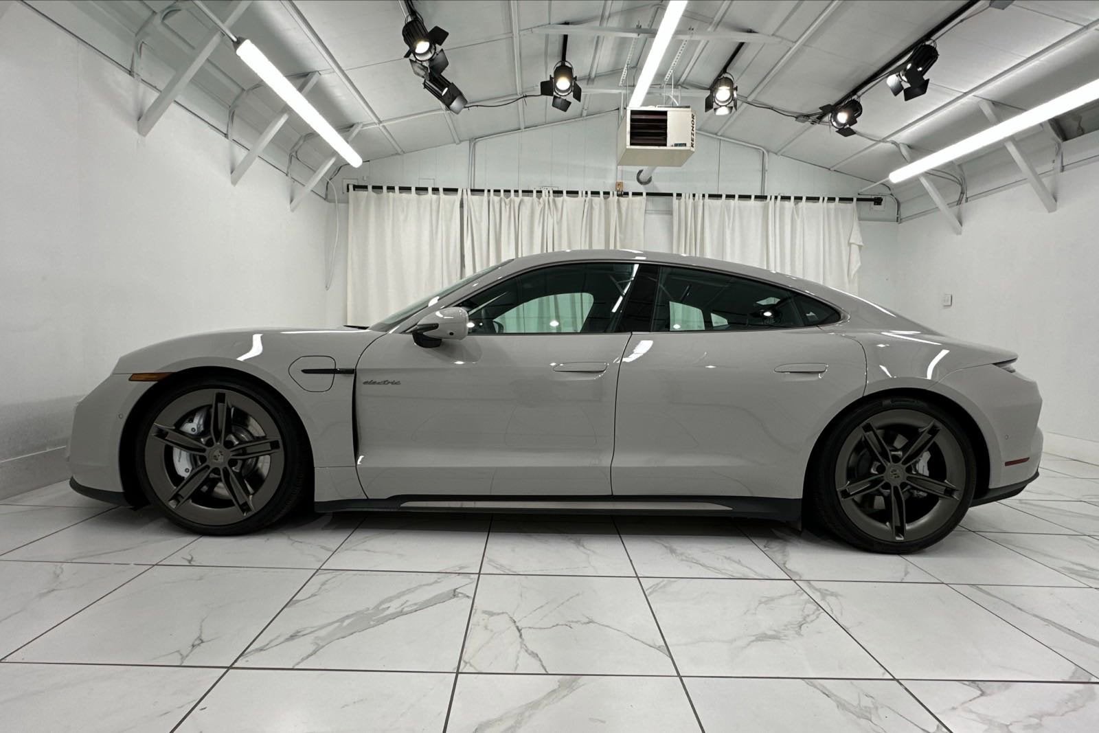 2025 Porsche Taycan Turbo