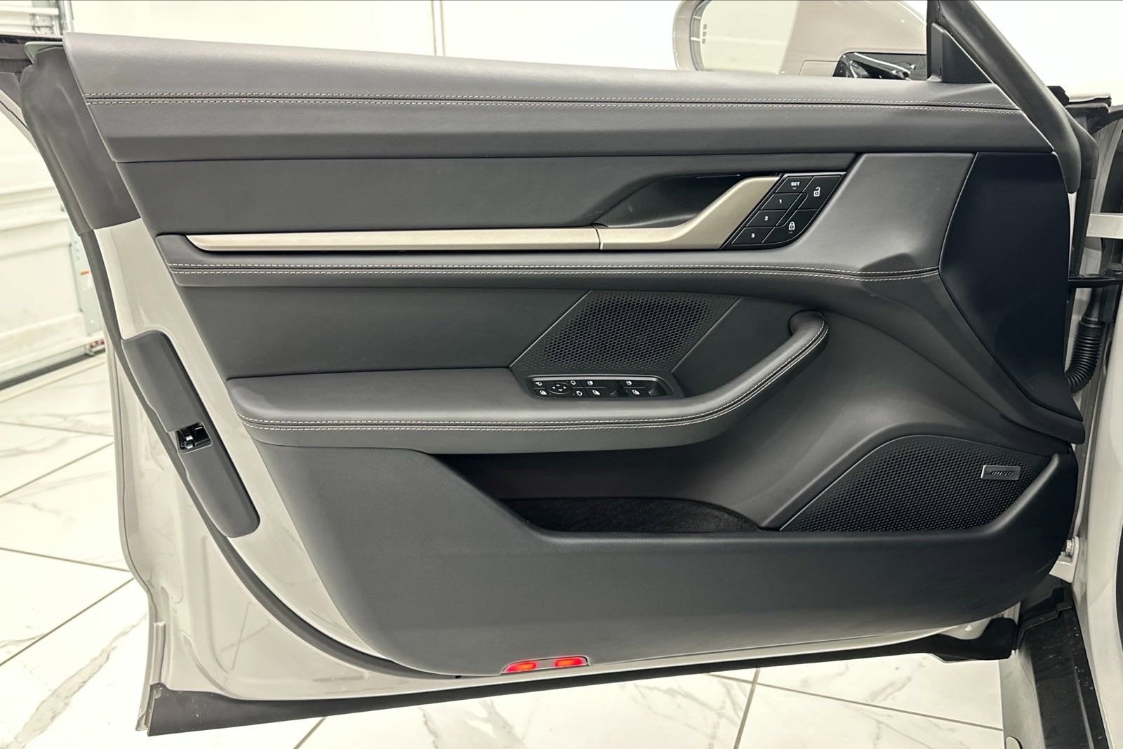 2025 Porsche Taycan Turbo