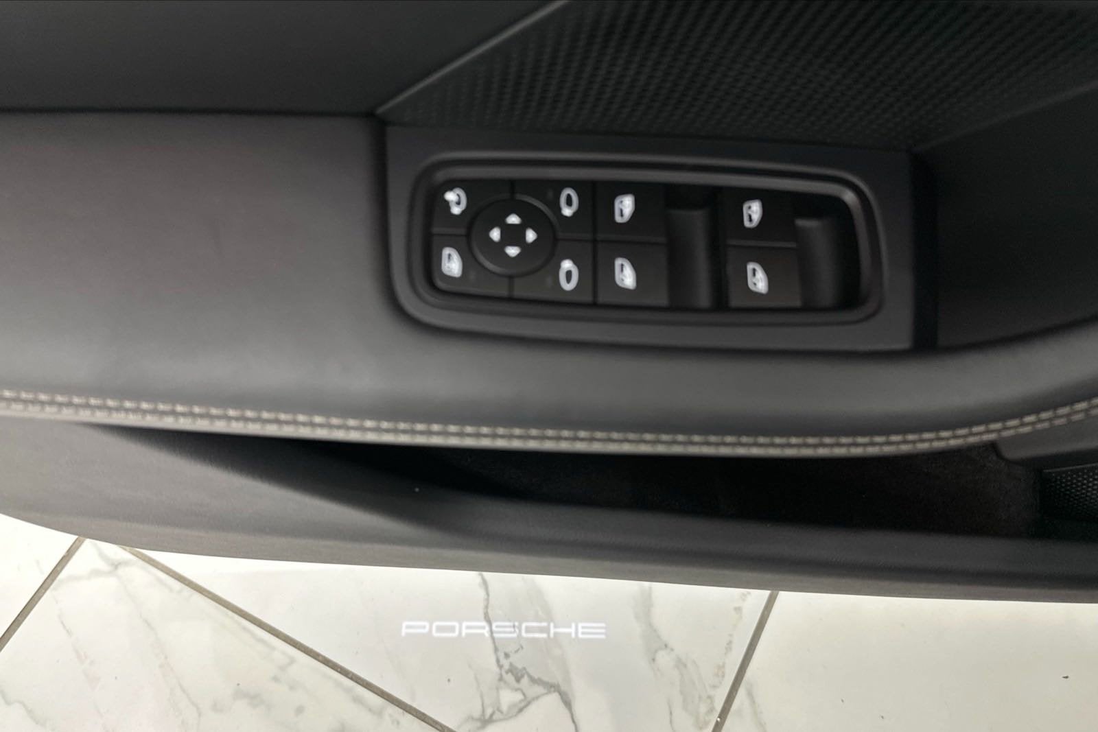 2025 Porsche Taycan Turbo