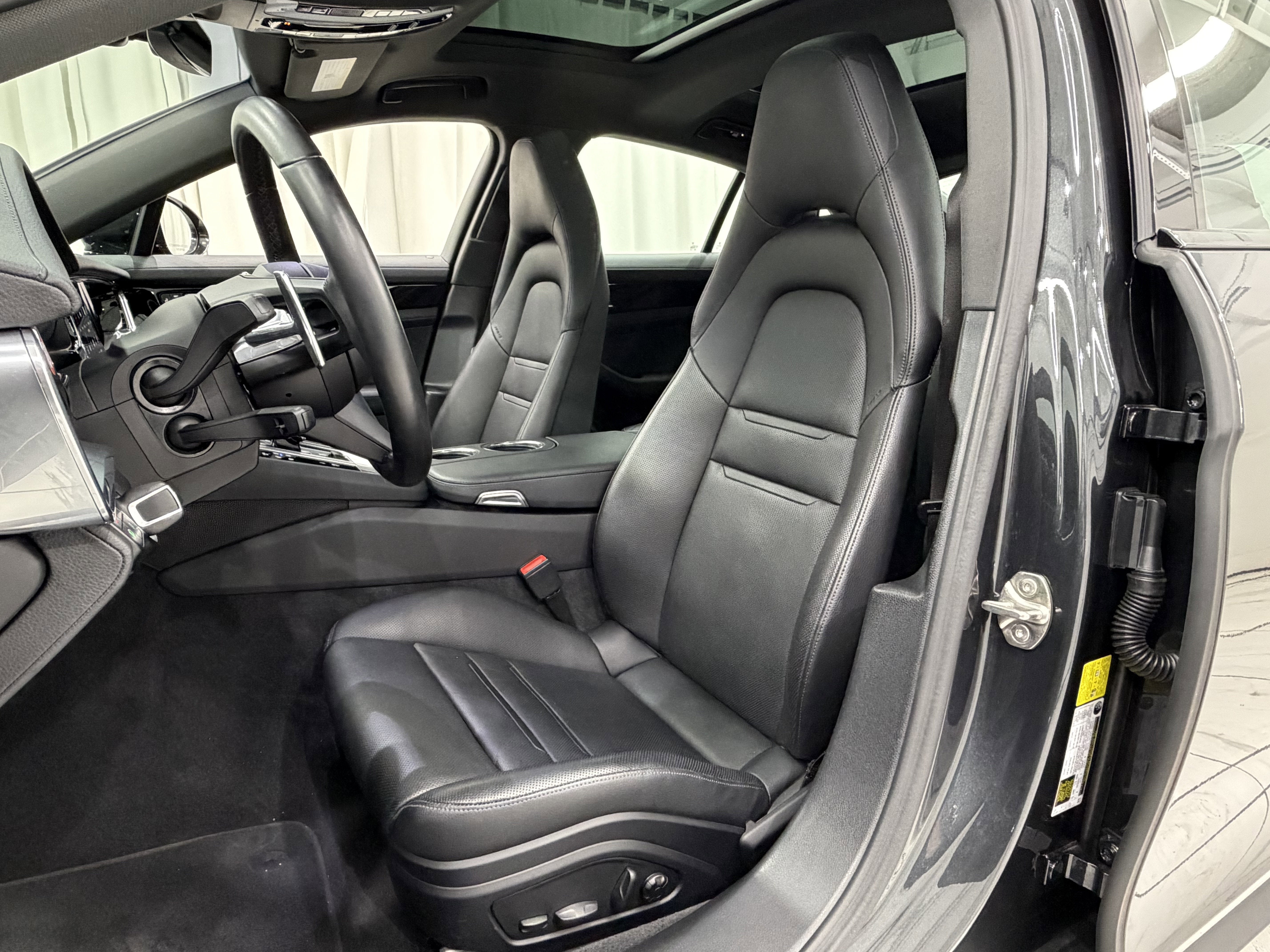 2023 Porsche Panamera 4