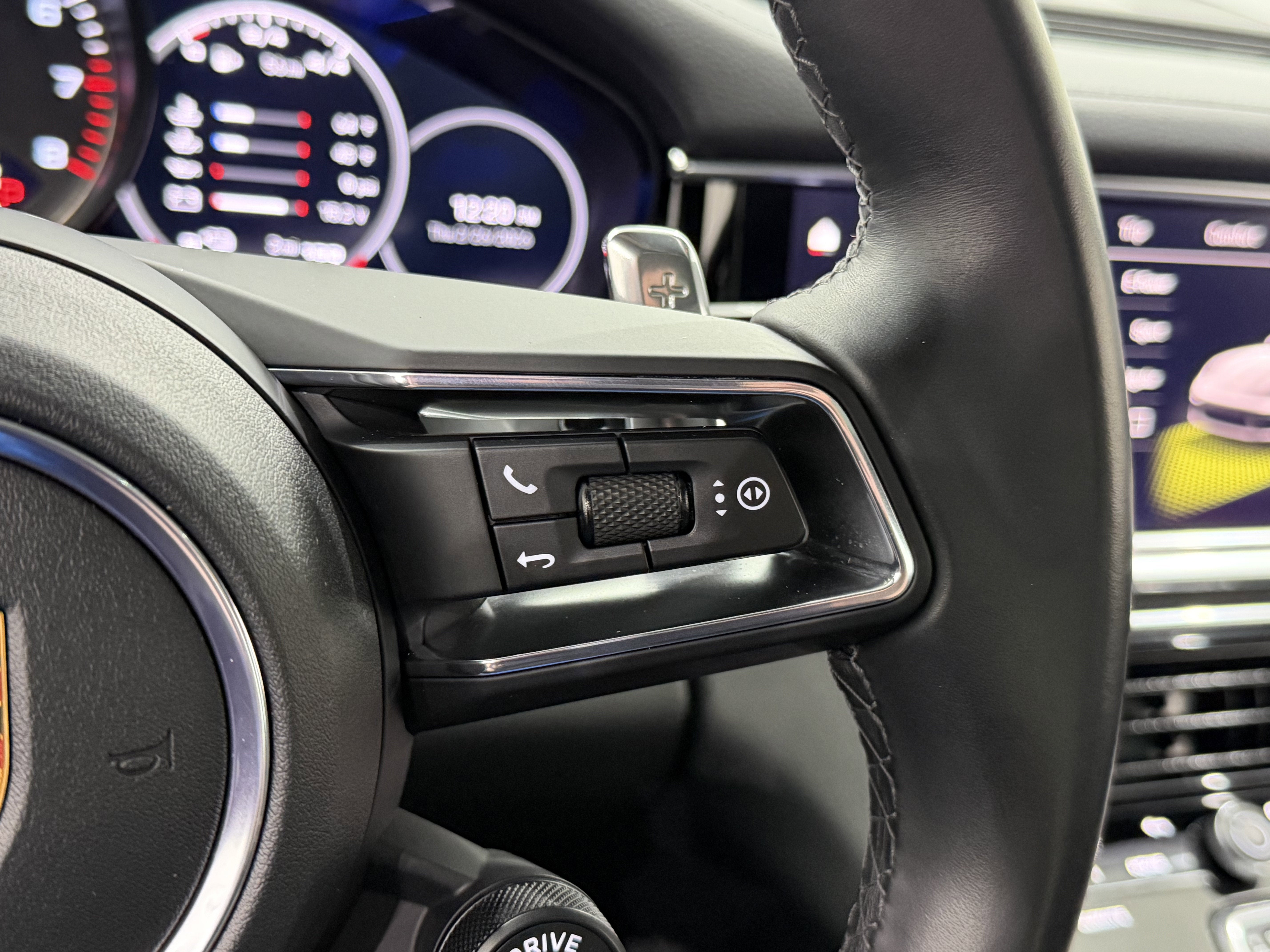 2023 Porsche Panamera 4