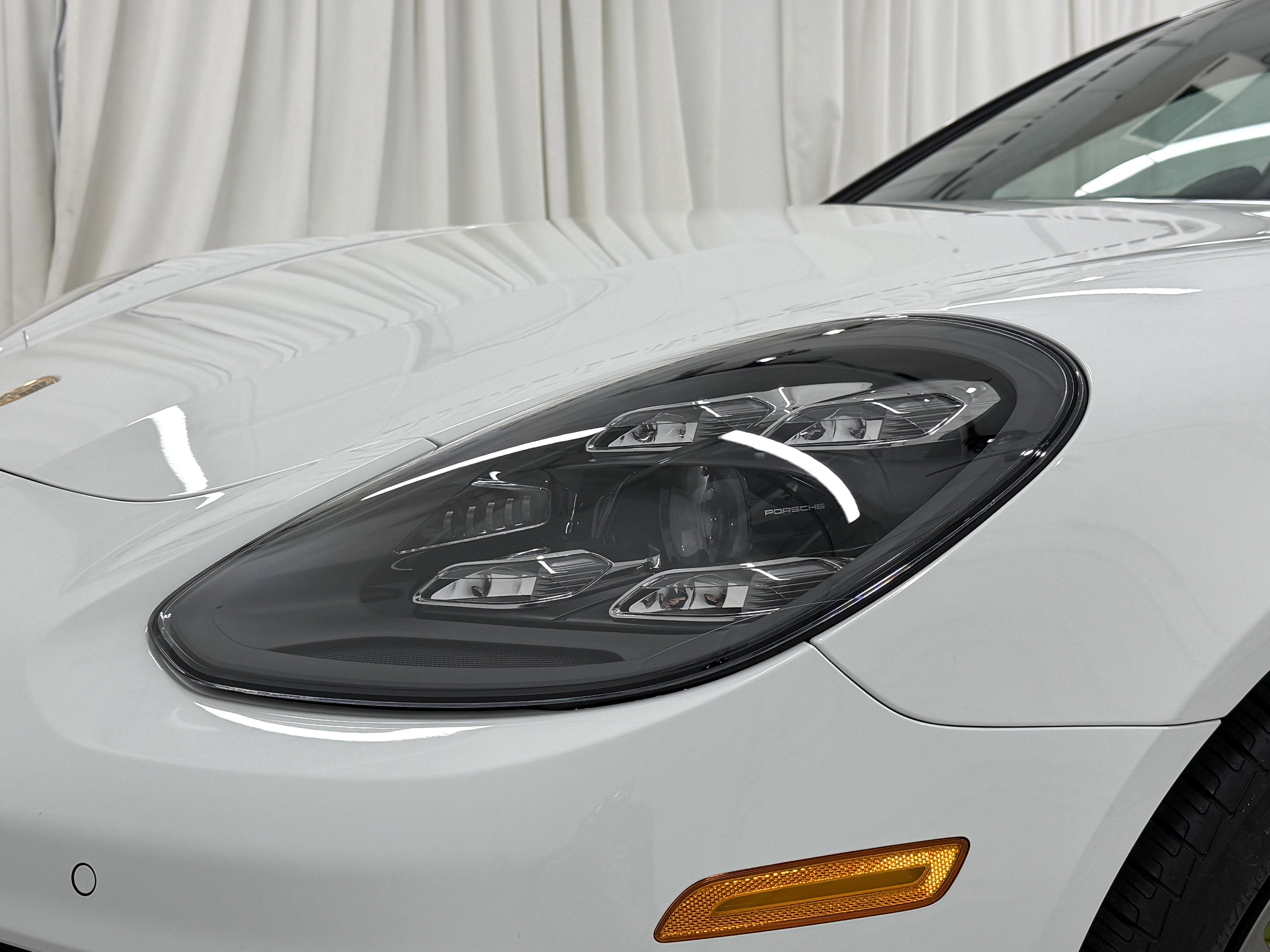 2023 Porsche Panamera 4 E-Hybrid Platinum Edition