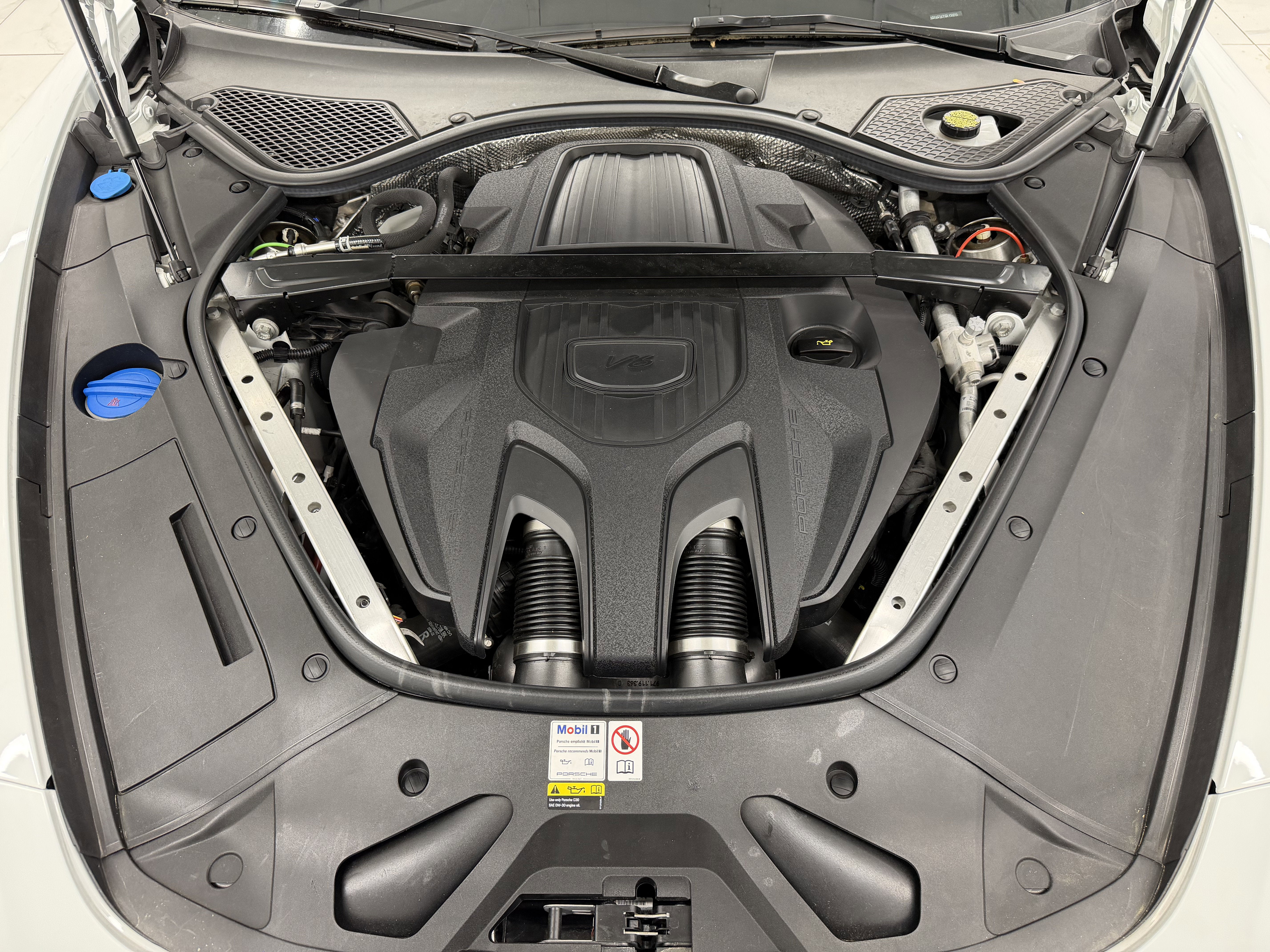 2023 Porsche Panamera 4 E-Hybrid Platinum Edition