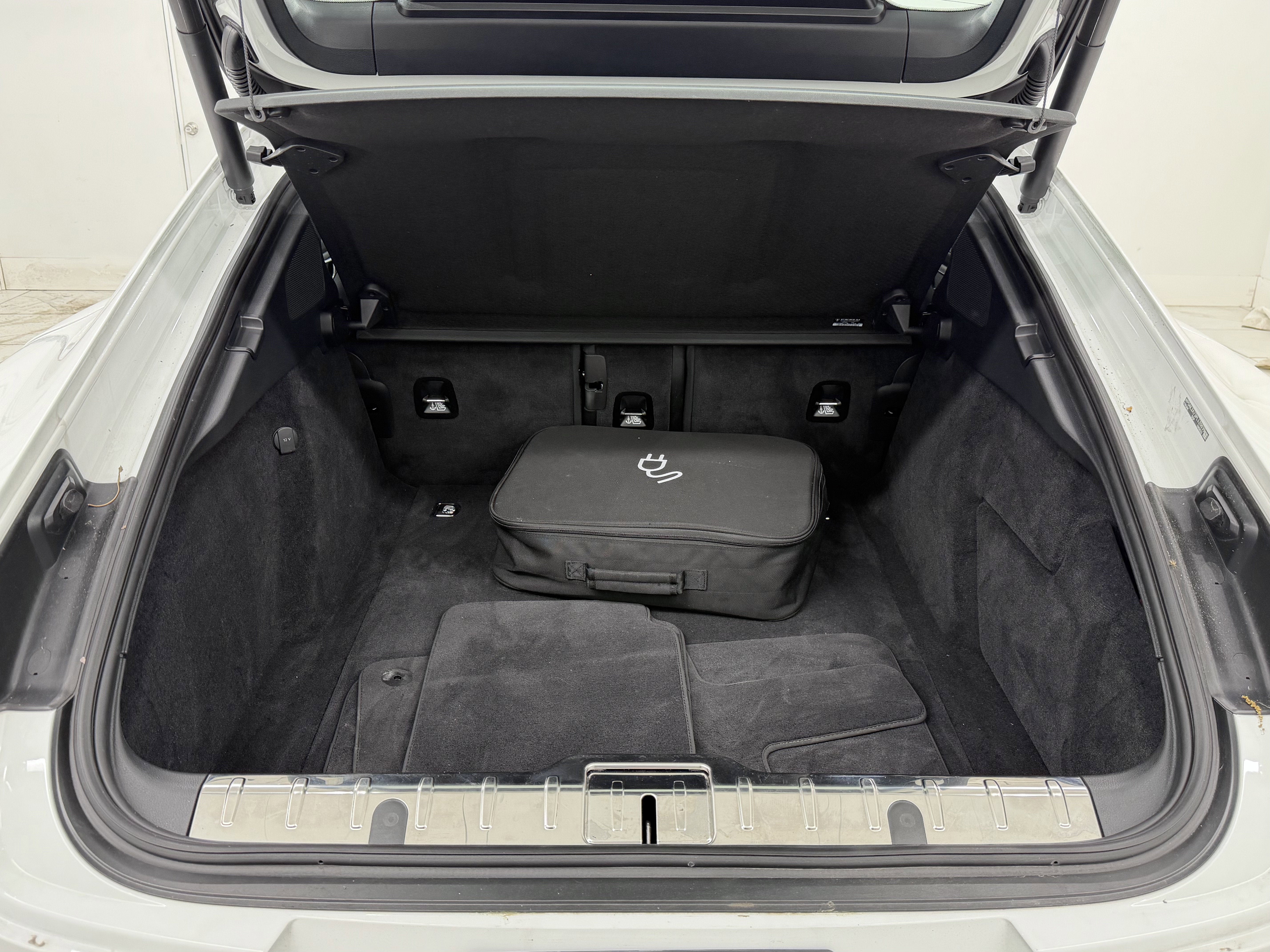 2023 Porsche Panamera 4 E-Hybrid Platinum Edition