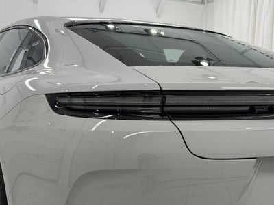 2025 Porsche Panamera Turbo S E-Hybrid