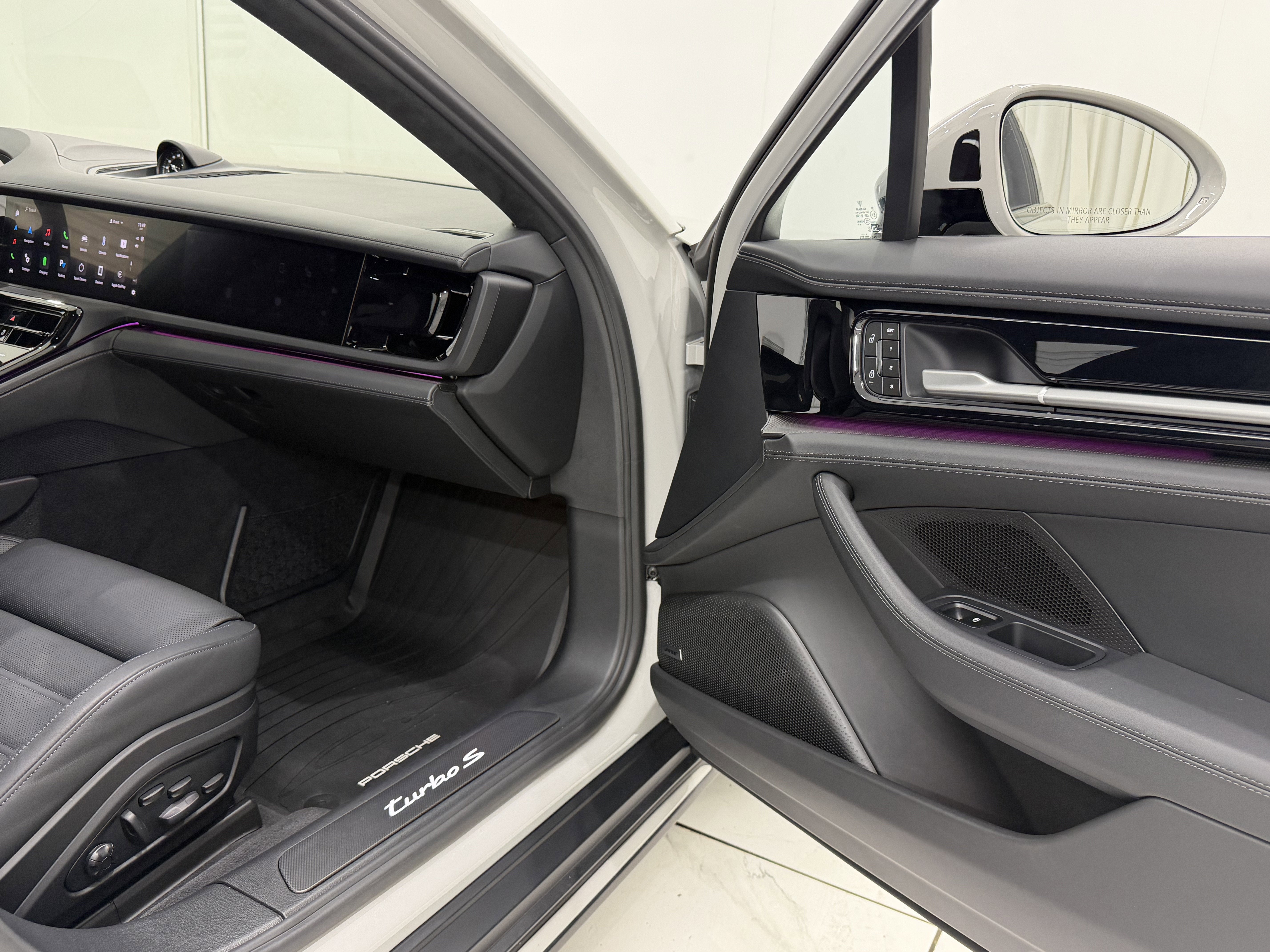 2025 Porsche Panamera Turbo S E-Hybrid