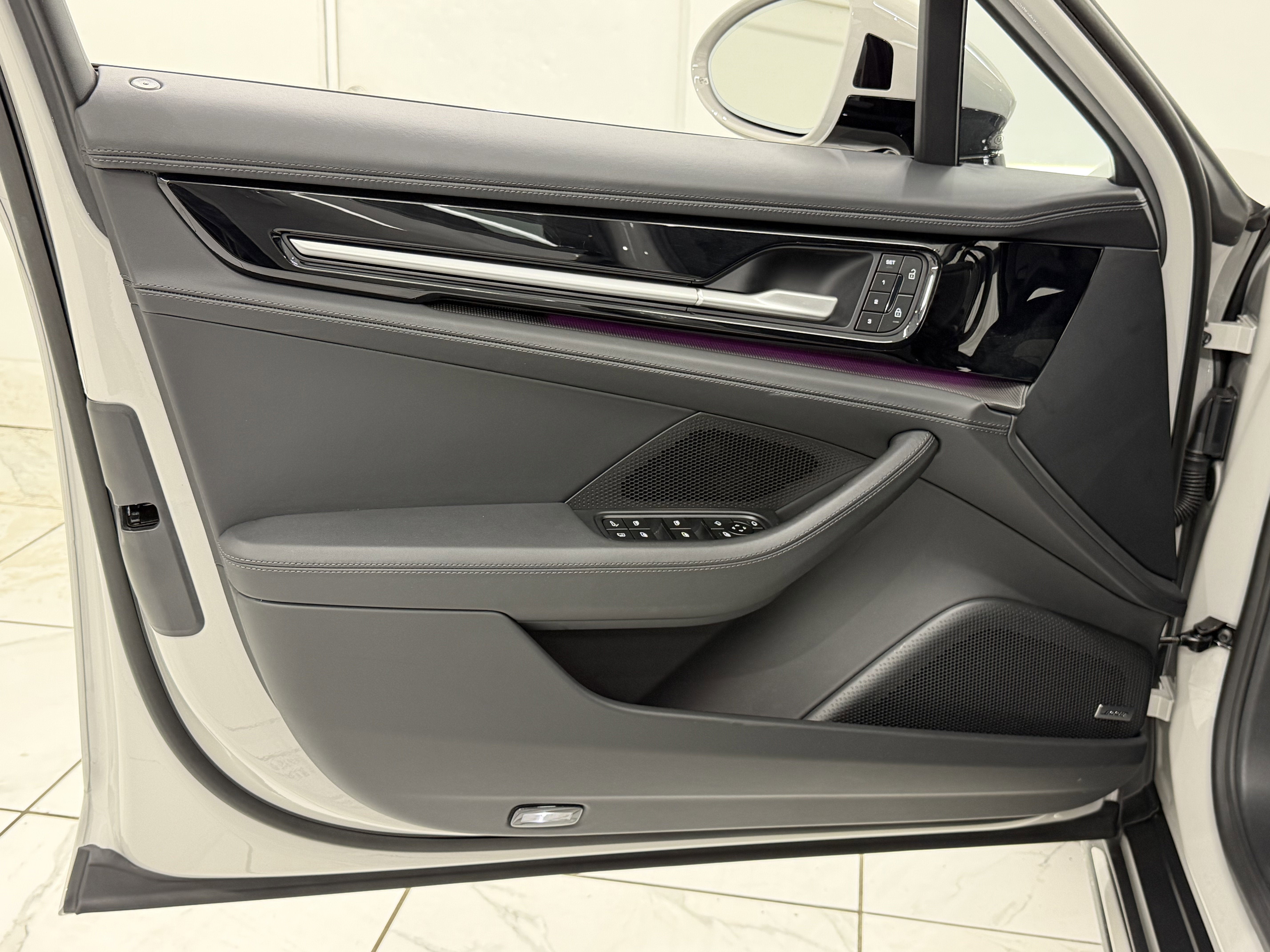 2025 Porsche Panamera Turbo S E-Hybrid