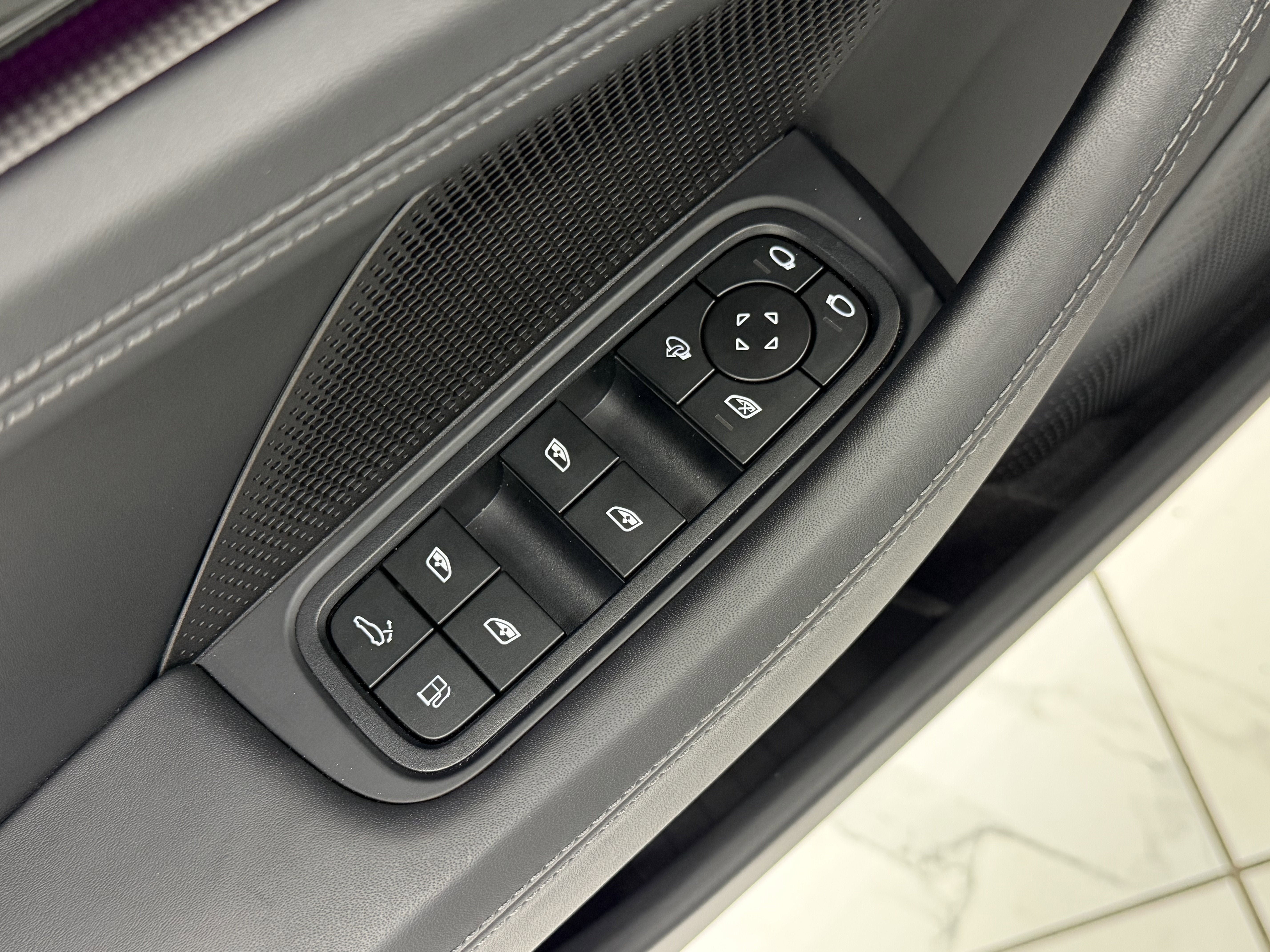 2025 Porsche Panamera Turbo S E-Hybrid