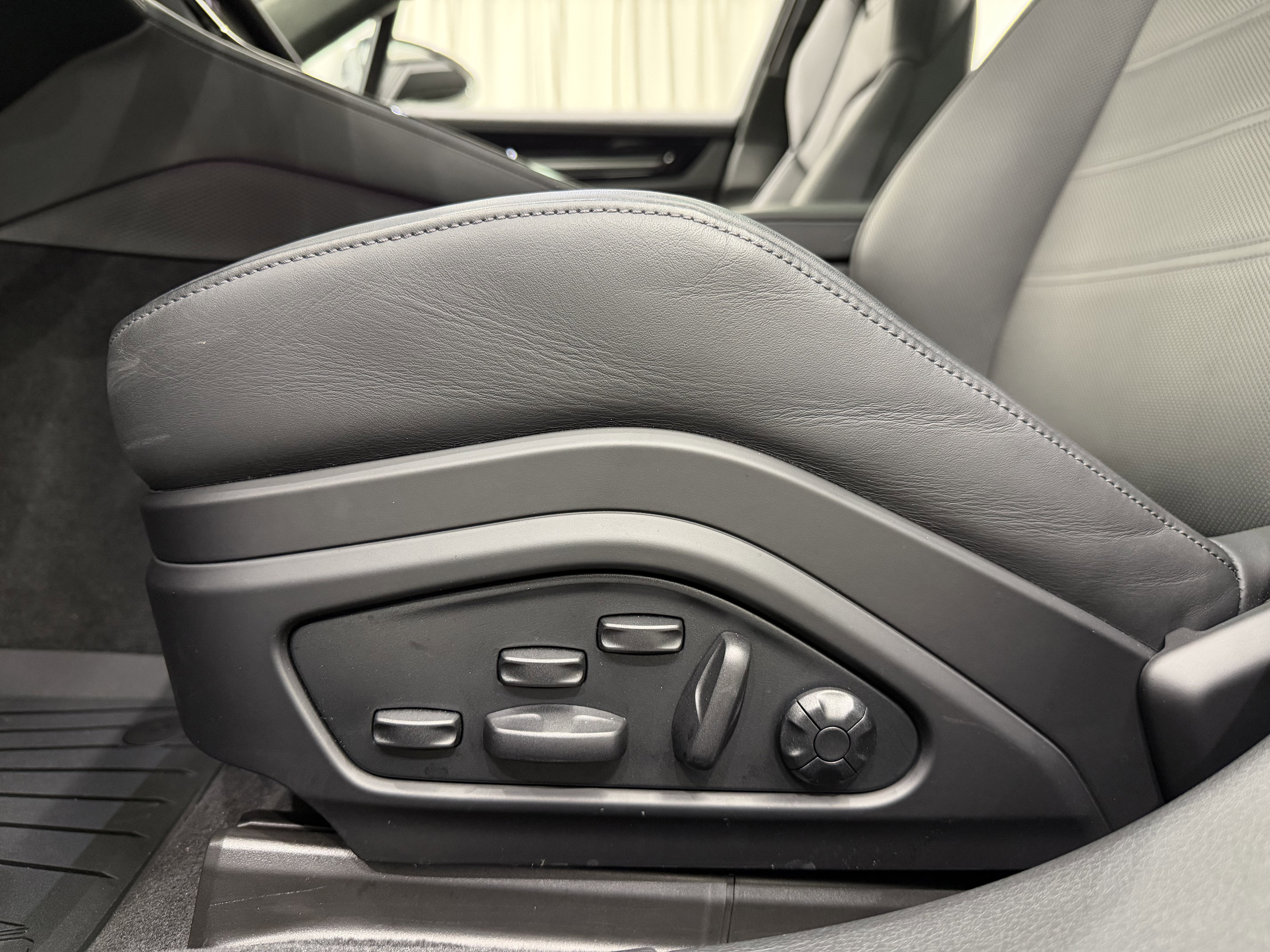 2025 Porsche Panamera Turbo S E-Hybrid