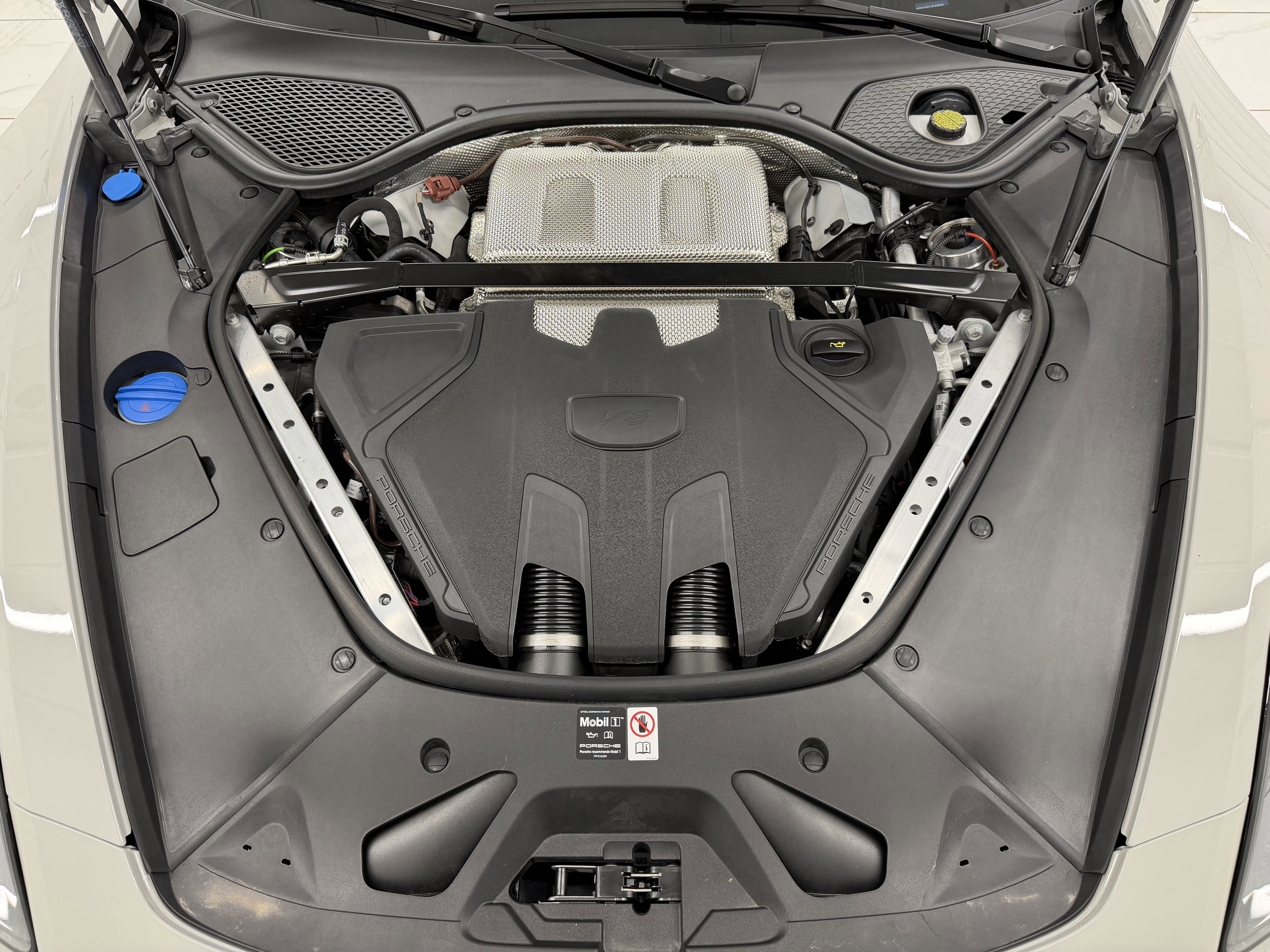 2025 Porsche Panamera Turbo S E-Hybrid