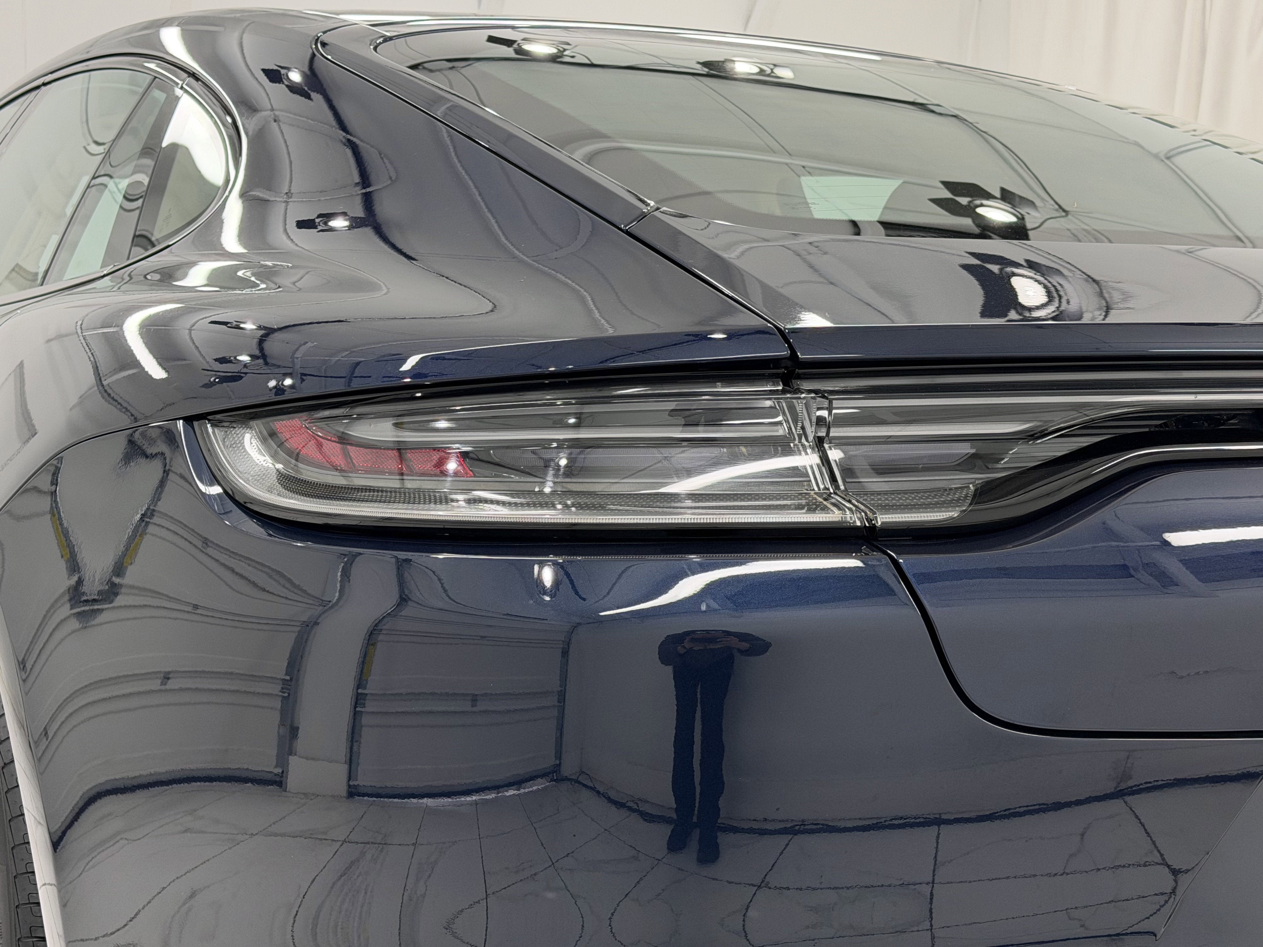 2023 Porsche Panamera 4 Platinum Edition