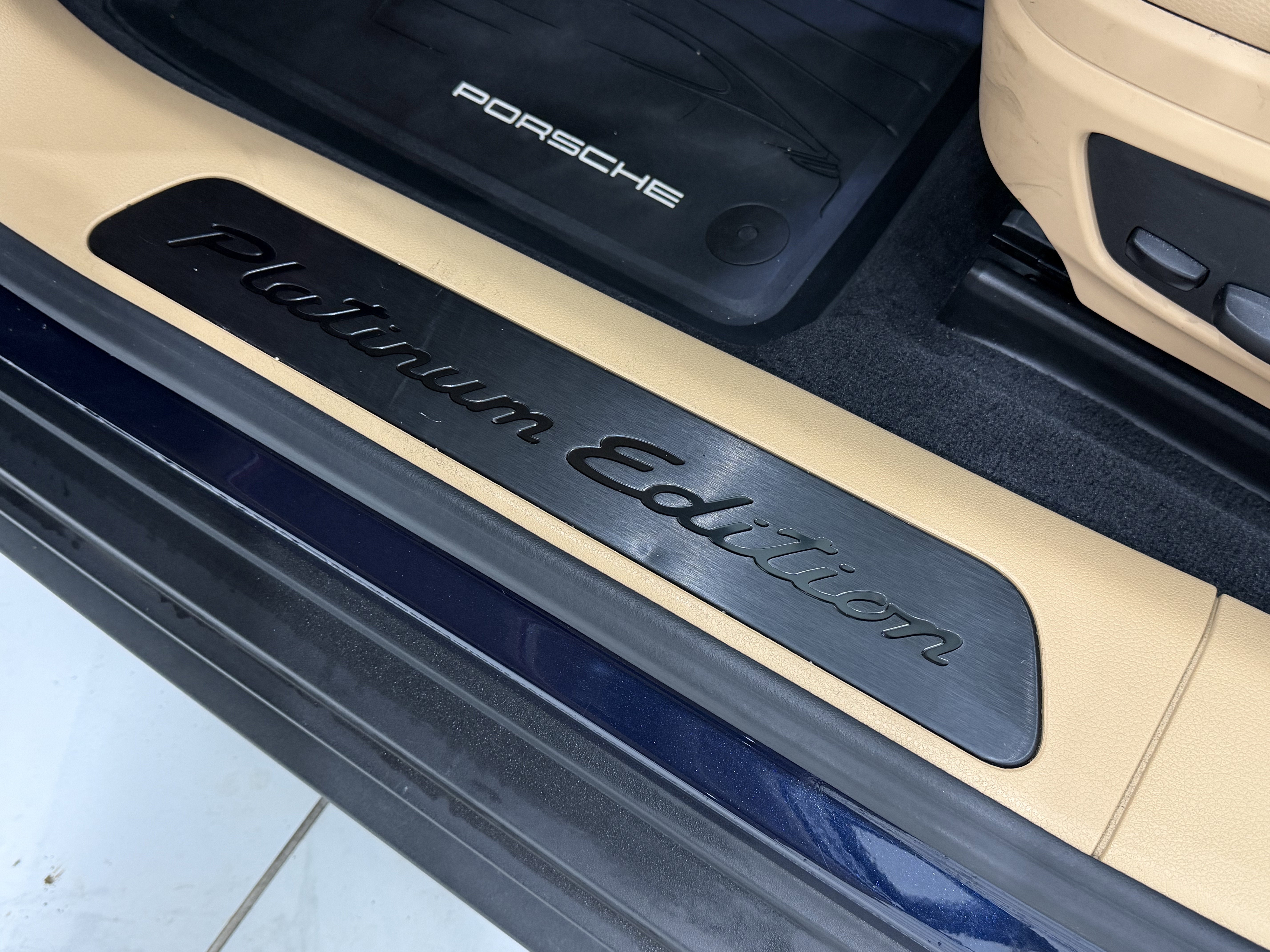 2023 Porsche Panamera 4 Platinum Edition