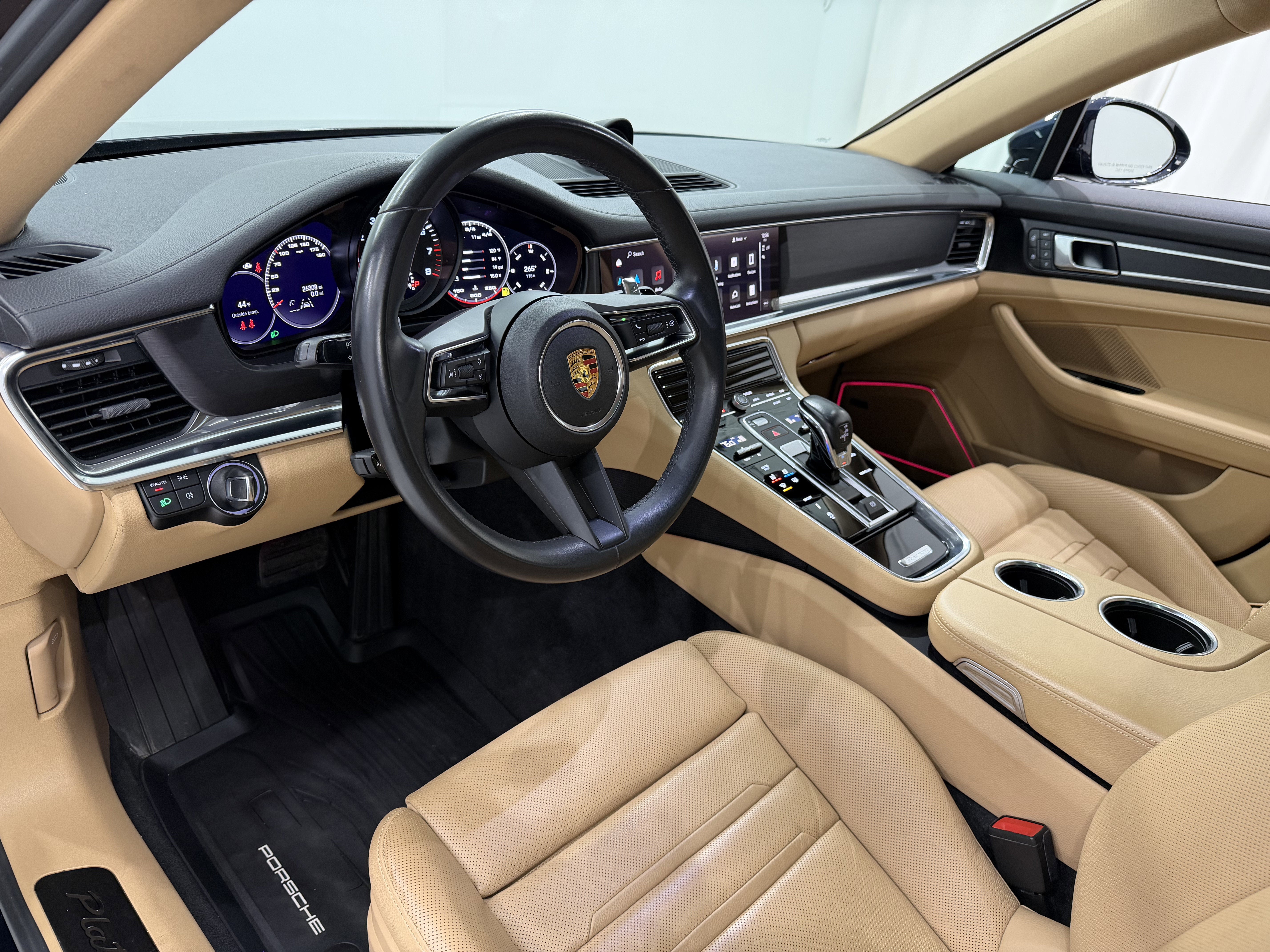 2023 Porsche Panamera 4 Platinum Edition