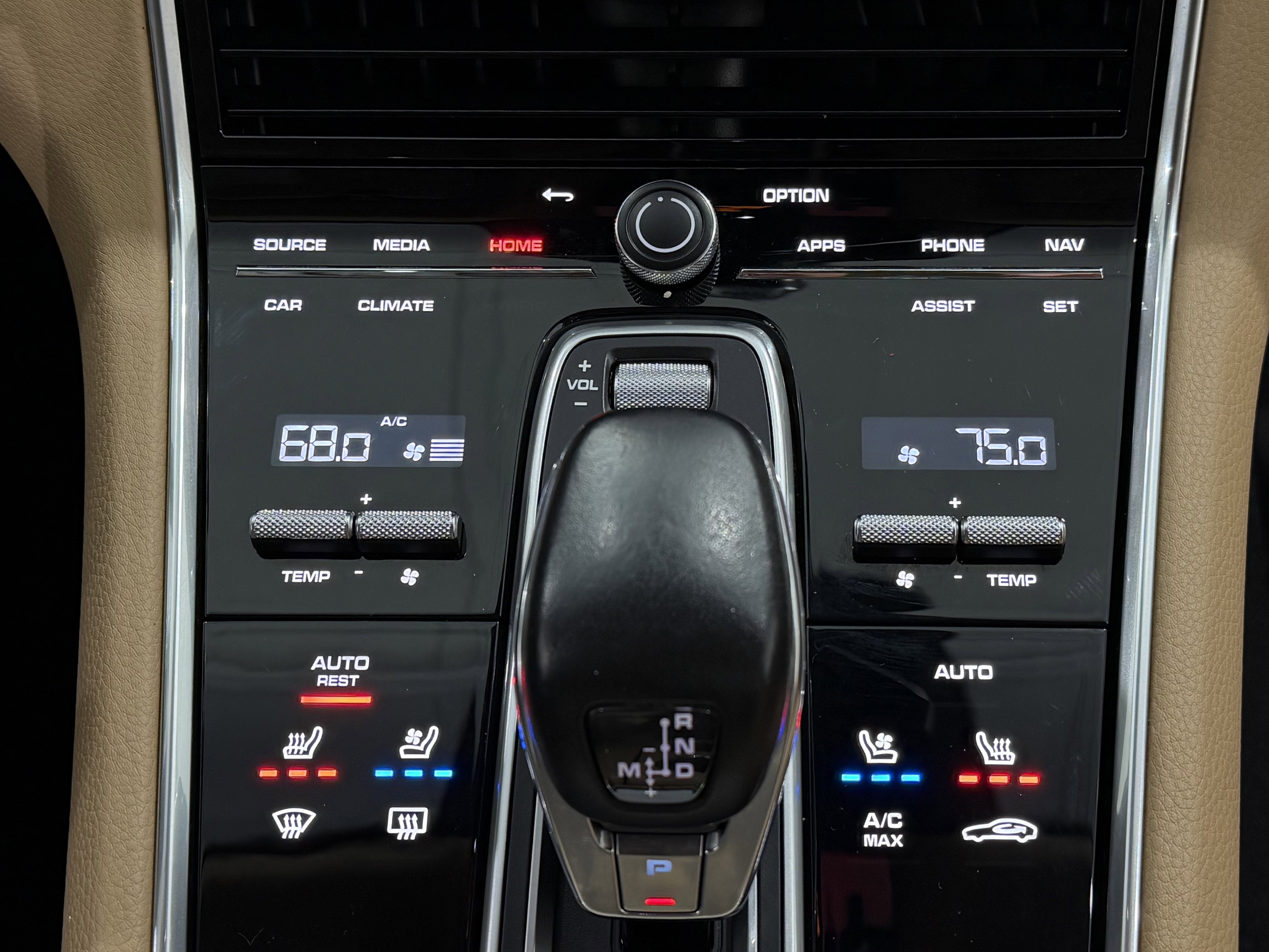 2023 Porsche Panamera 4 Platinum Edition