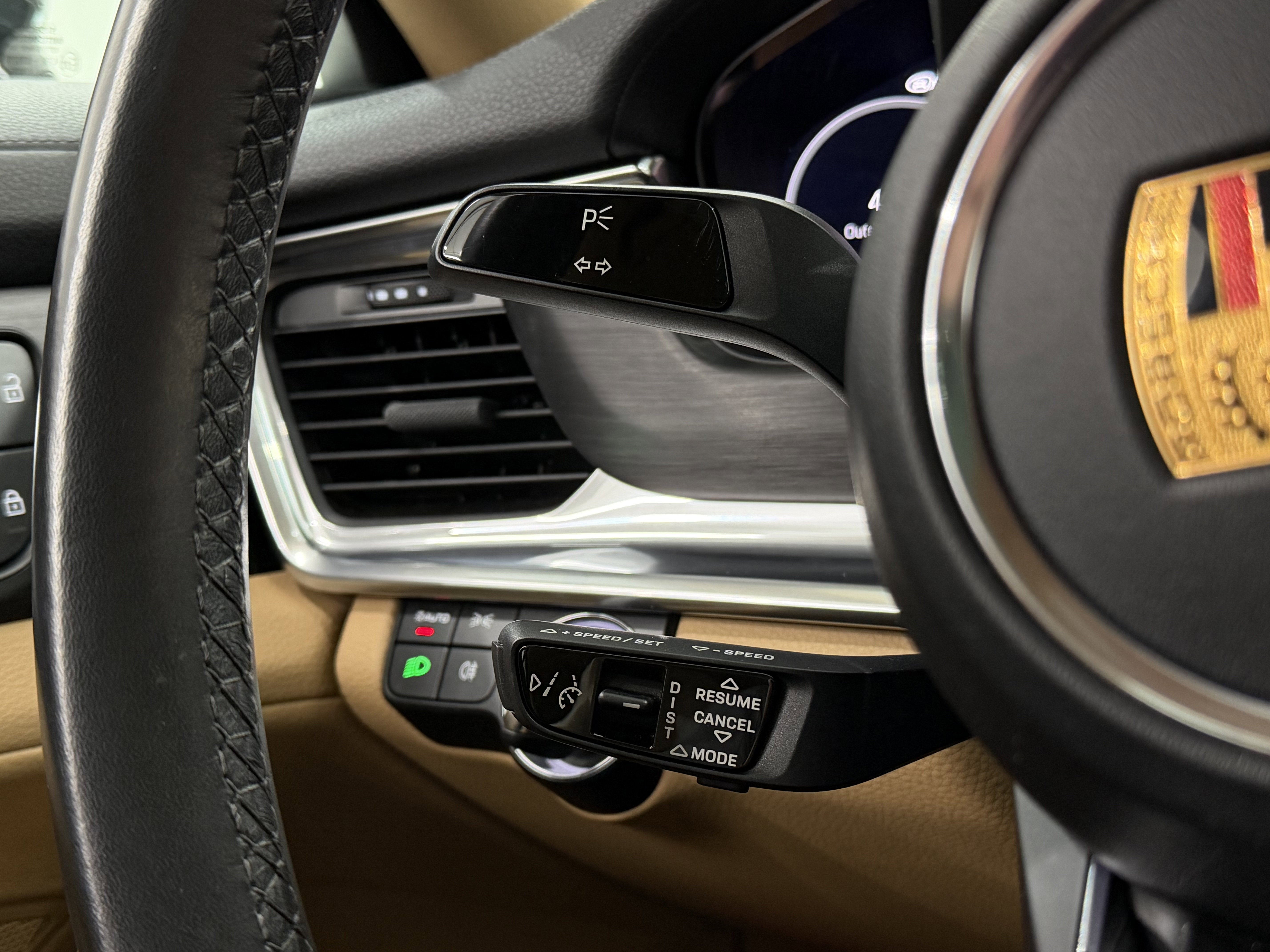 2023 Porsche Panamera 4 Platinum Edition