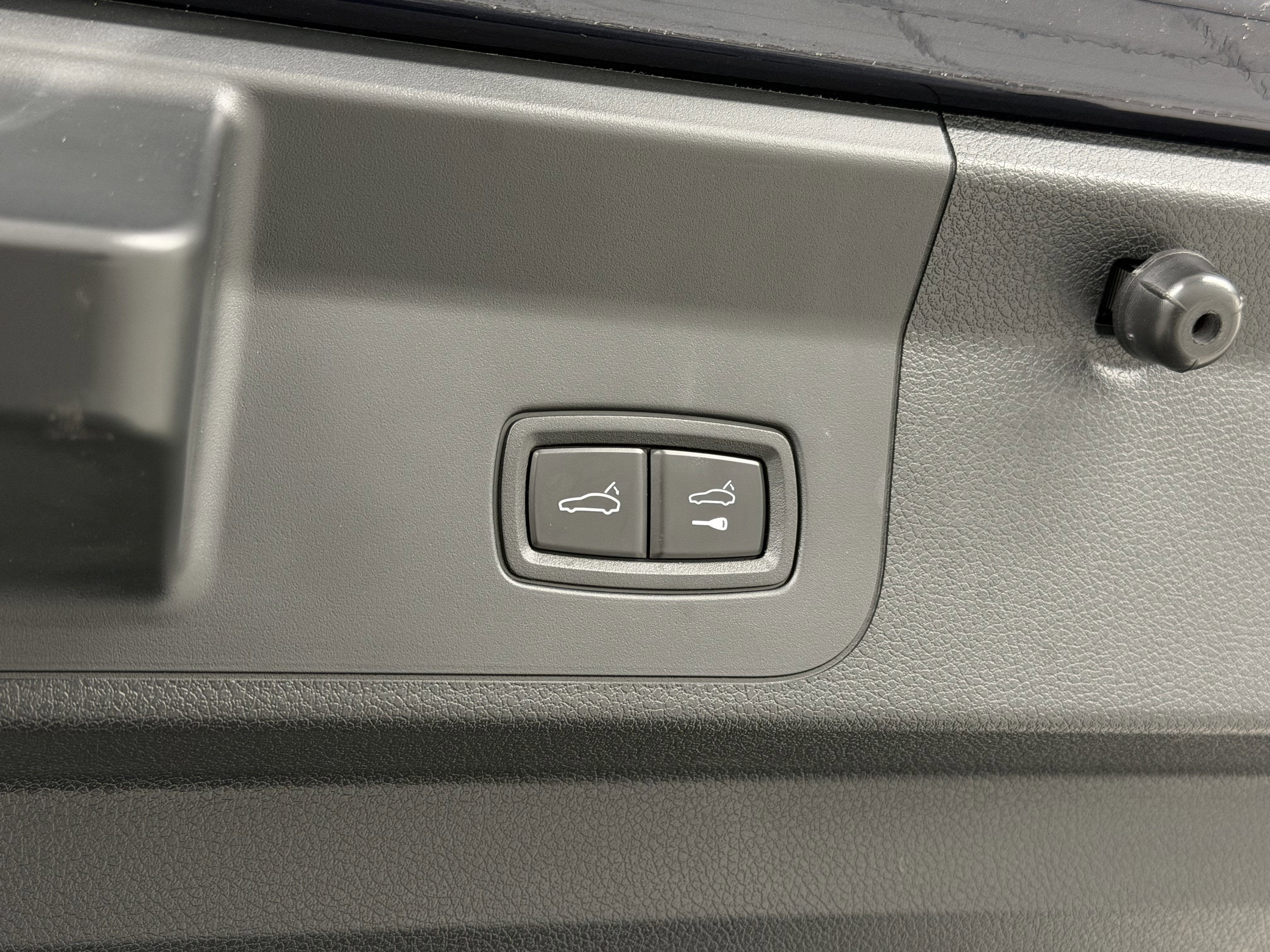 2023 Porsche Panamera 4 Platinum Edition