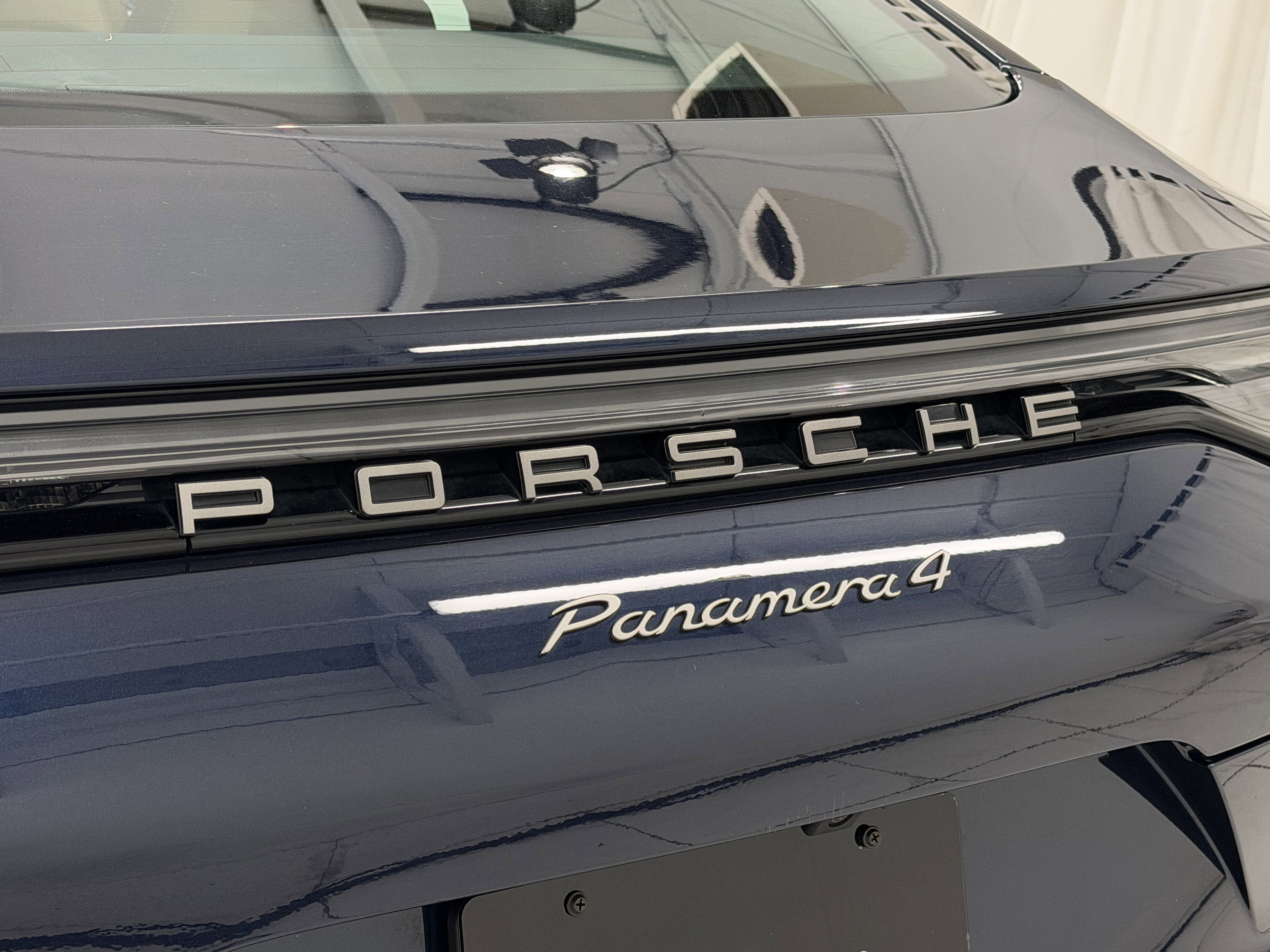 2023 Porsche Panamera 4 Platinum Edition