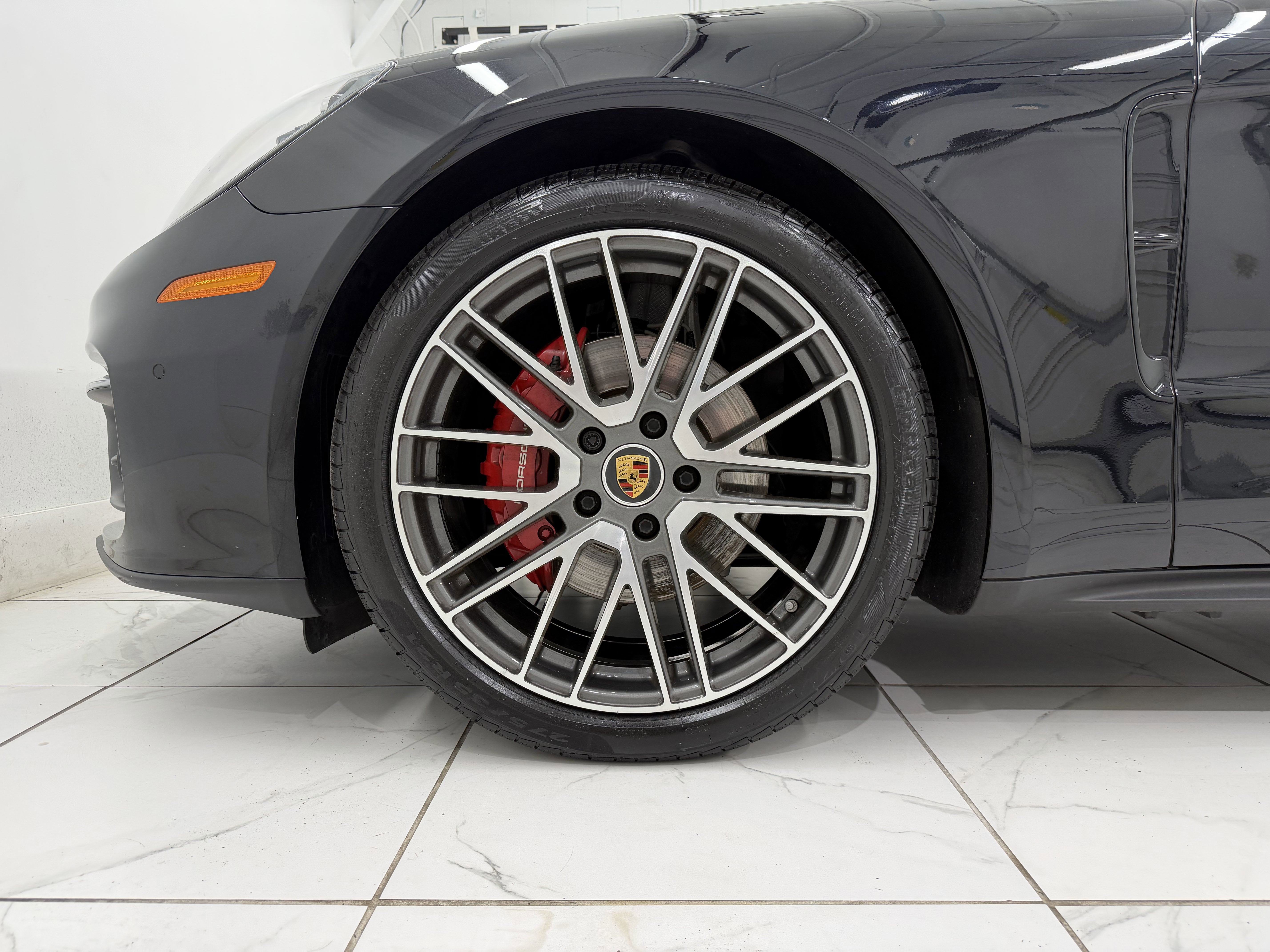 2023 Porsche Panamera 4 Platinum Edition