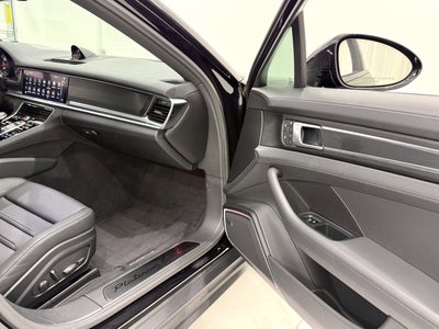 2023 Porsche Panamera 4 Platinum Edition