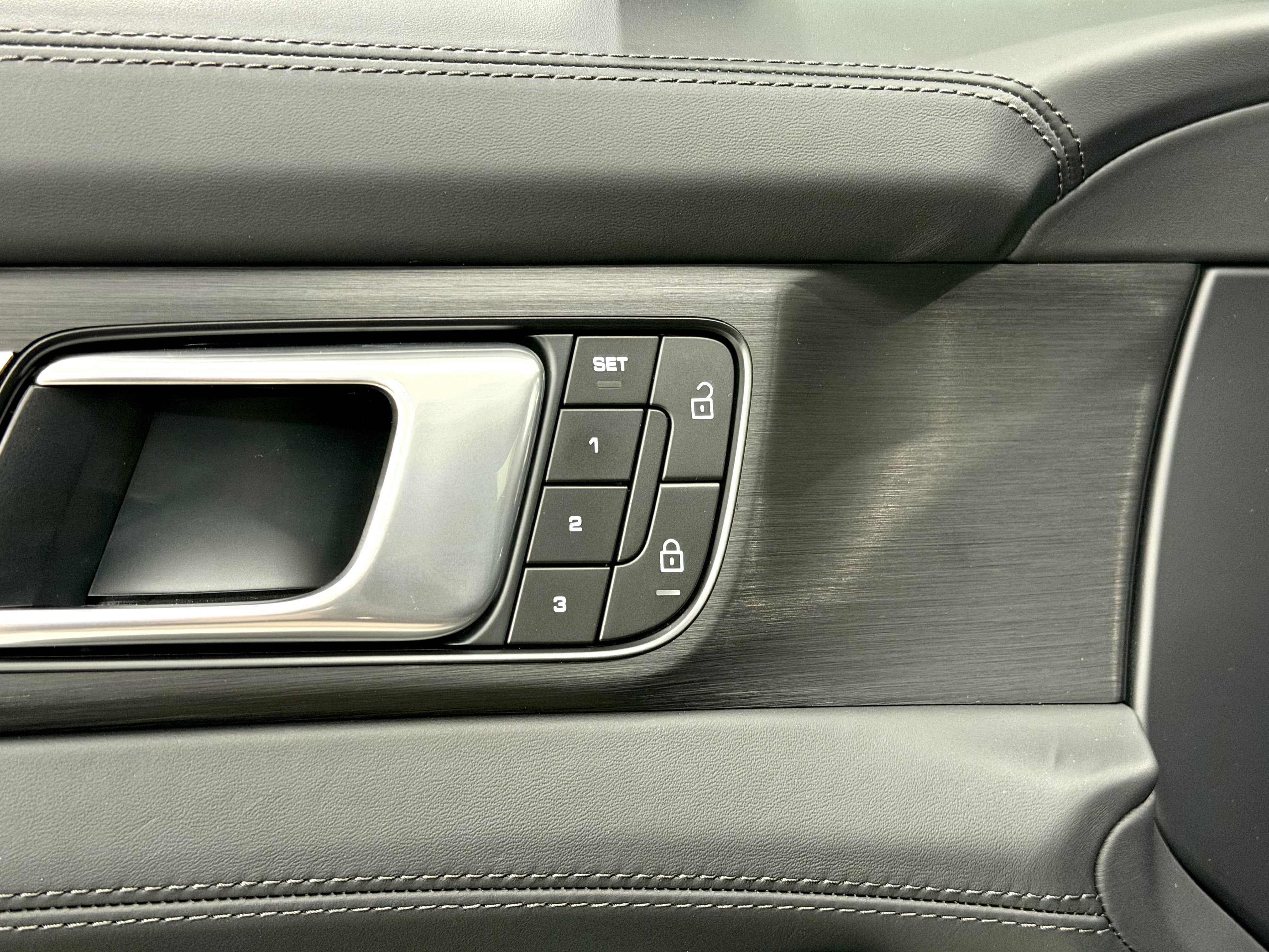2023 Porsche Panamera 4 Platinum Edition