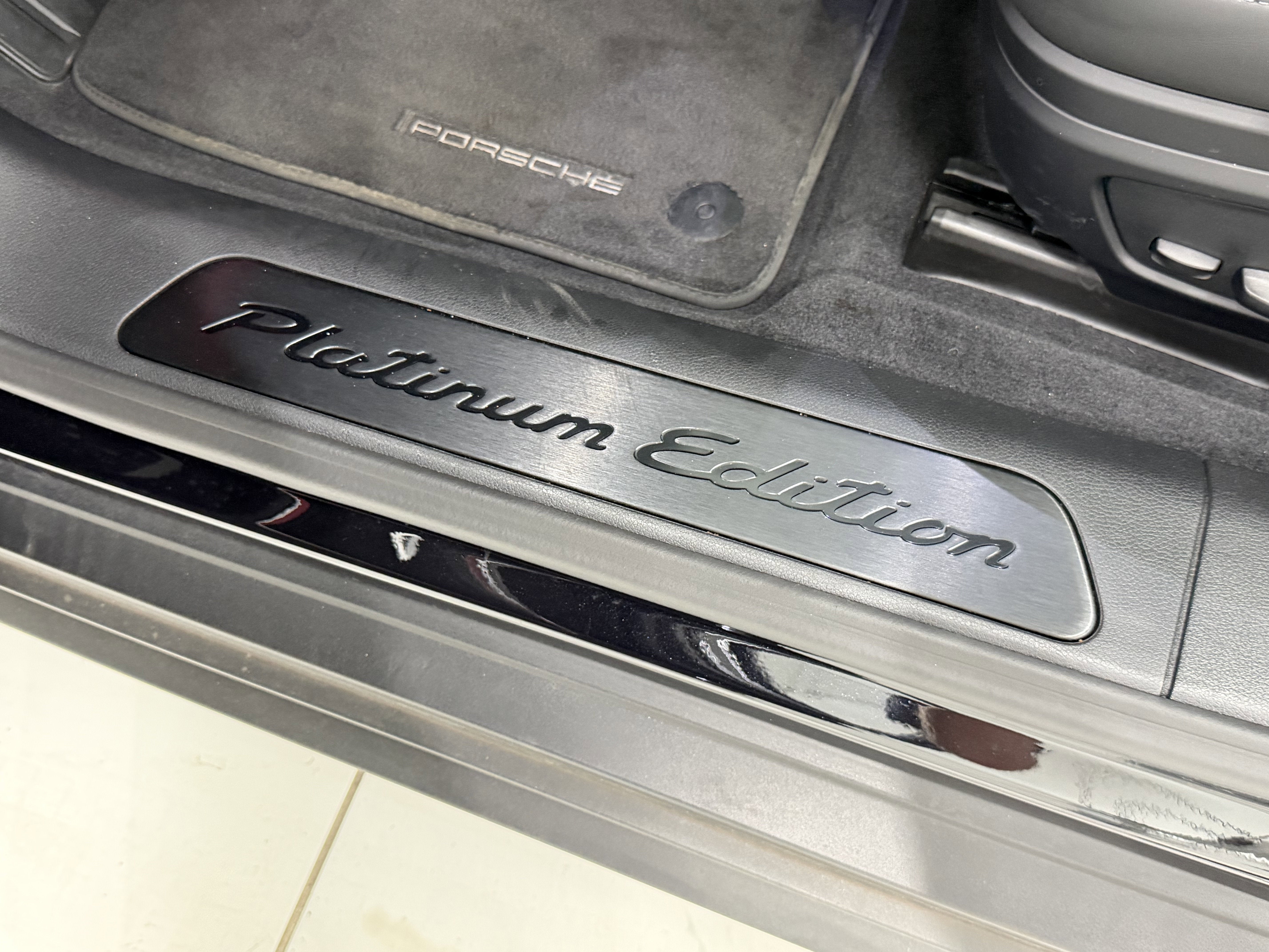 2023 Porsche Panamera 4 Platinum Edition