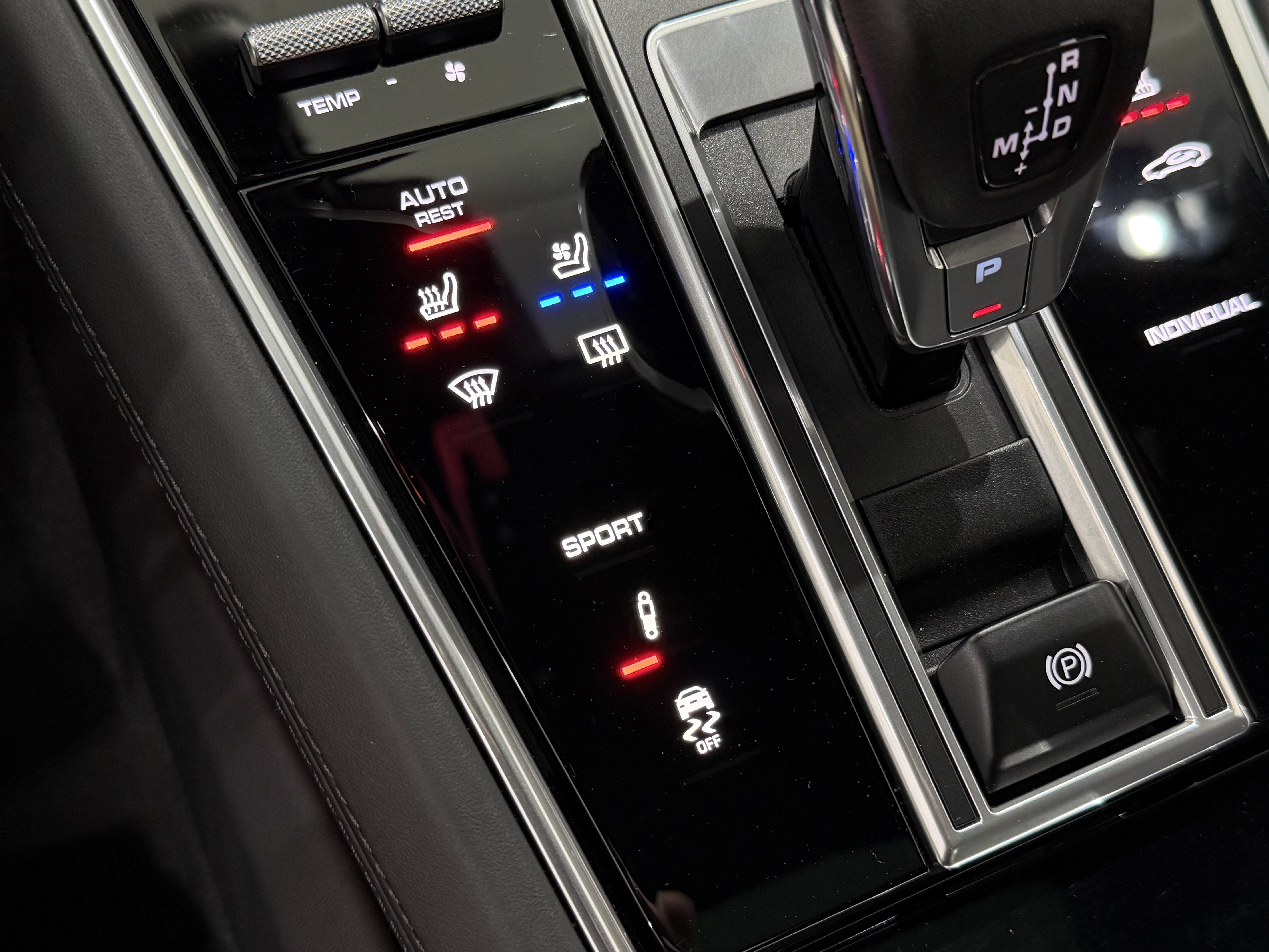 2023 Porsche Panamera 4 Platinum Edition