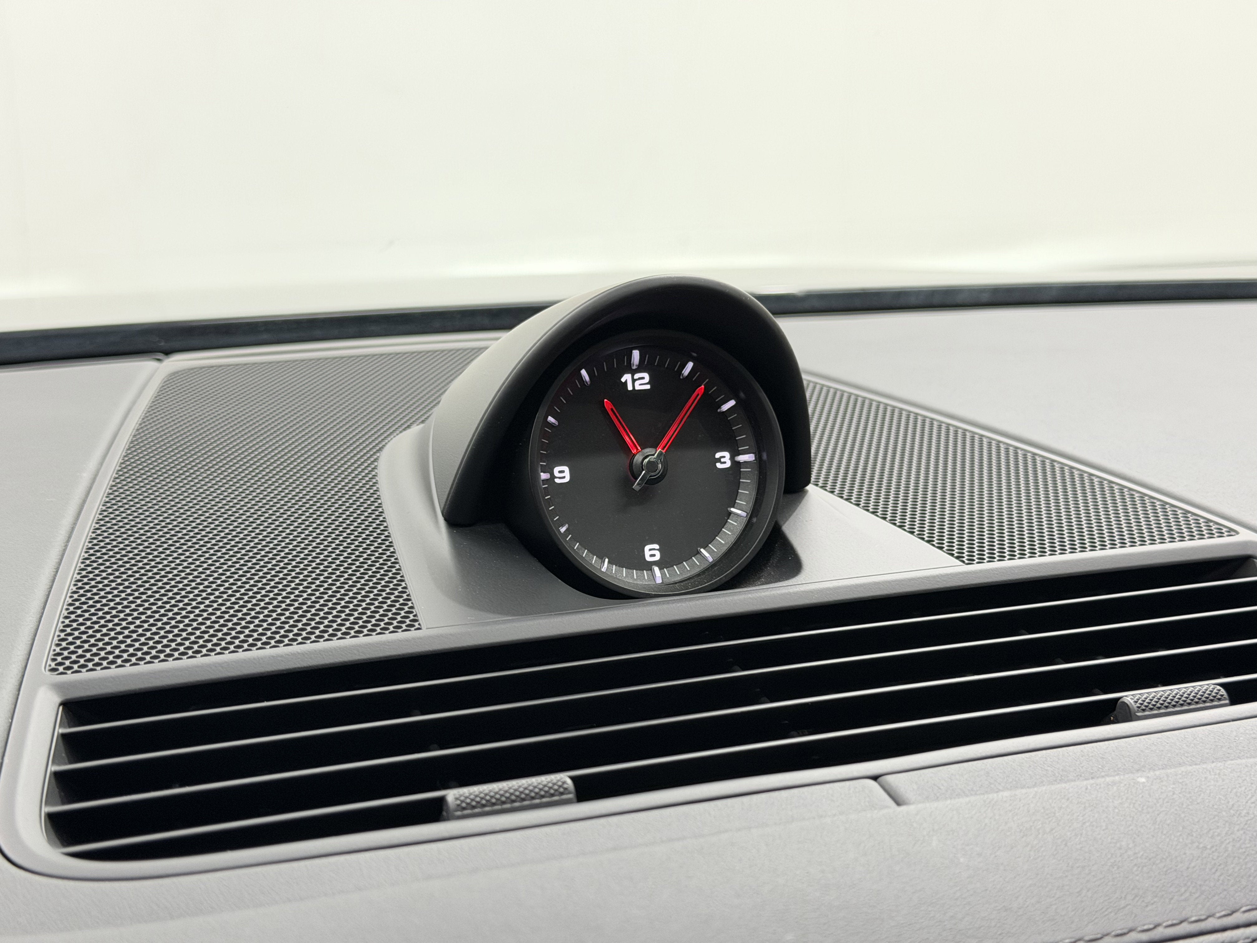 2023 Porsche Panamera 4 Platinum Edition