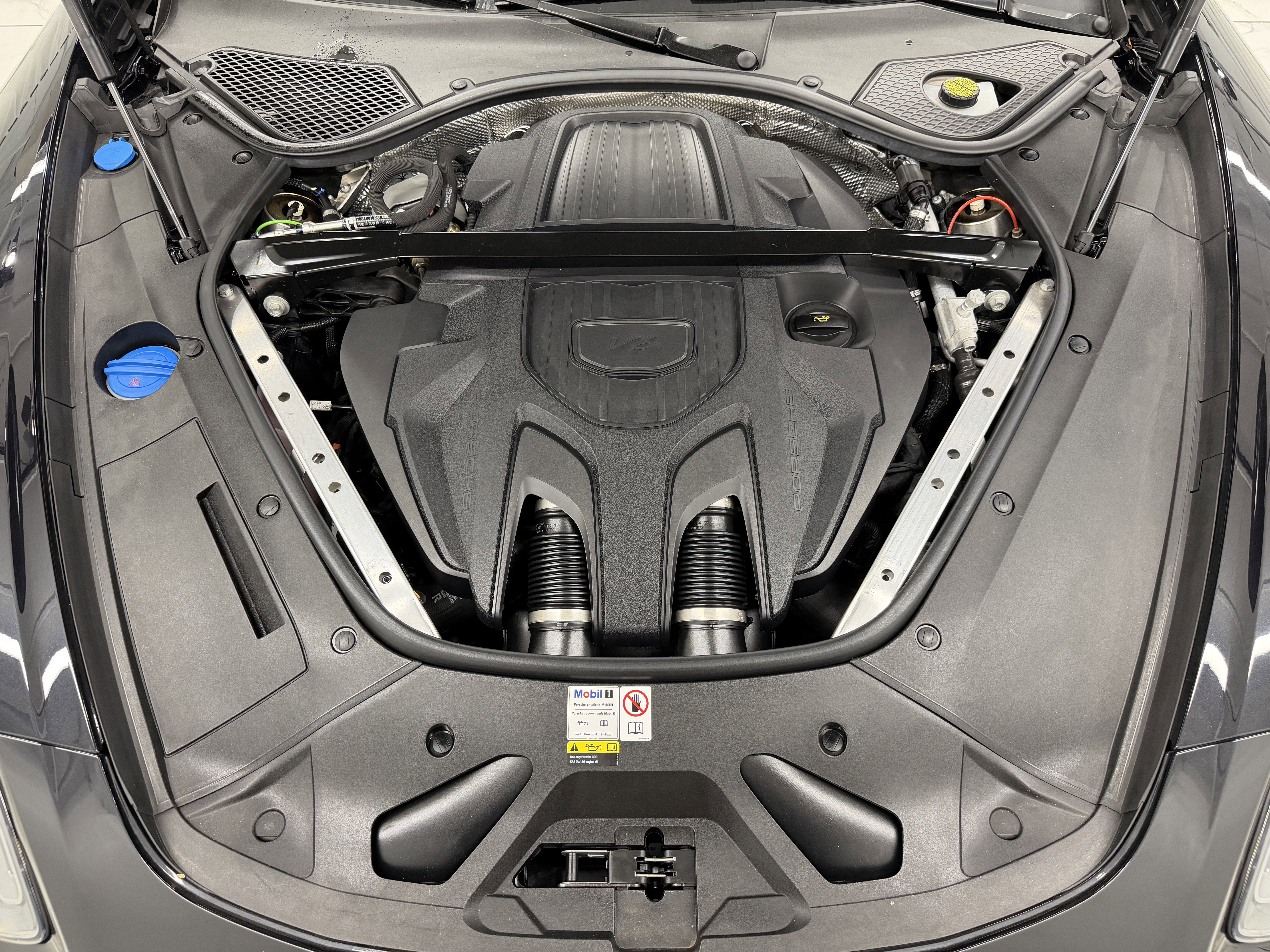 2023 Porsche Panamera 4 Platinum Edition