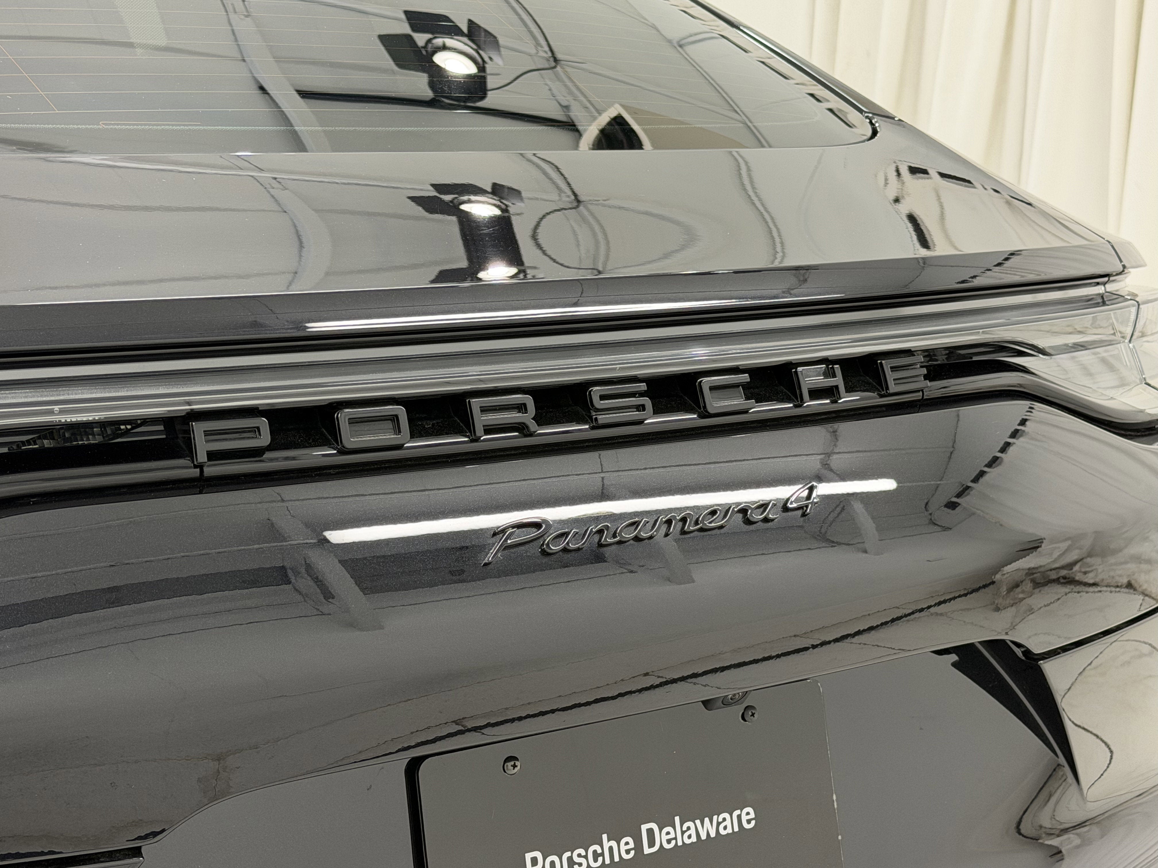 2023 Porsche Panamera 4 Platinum Edition