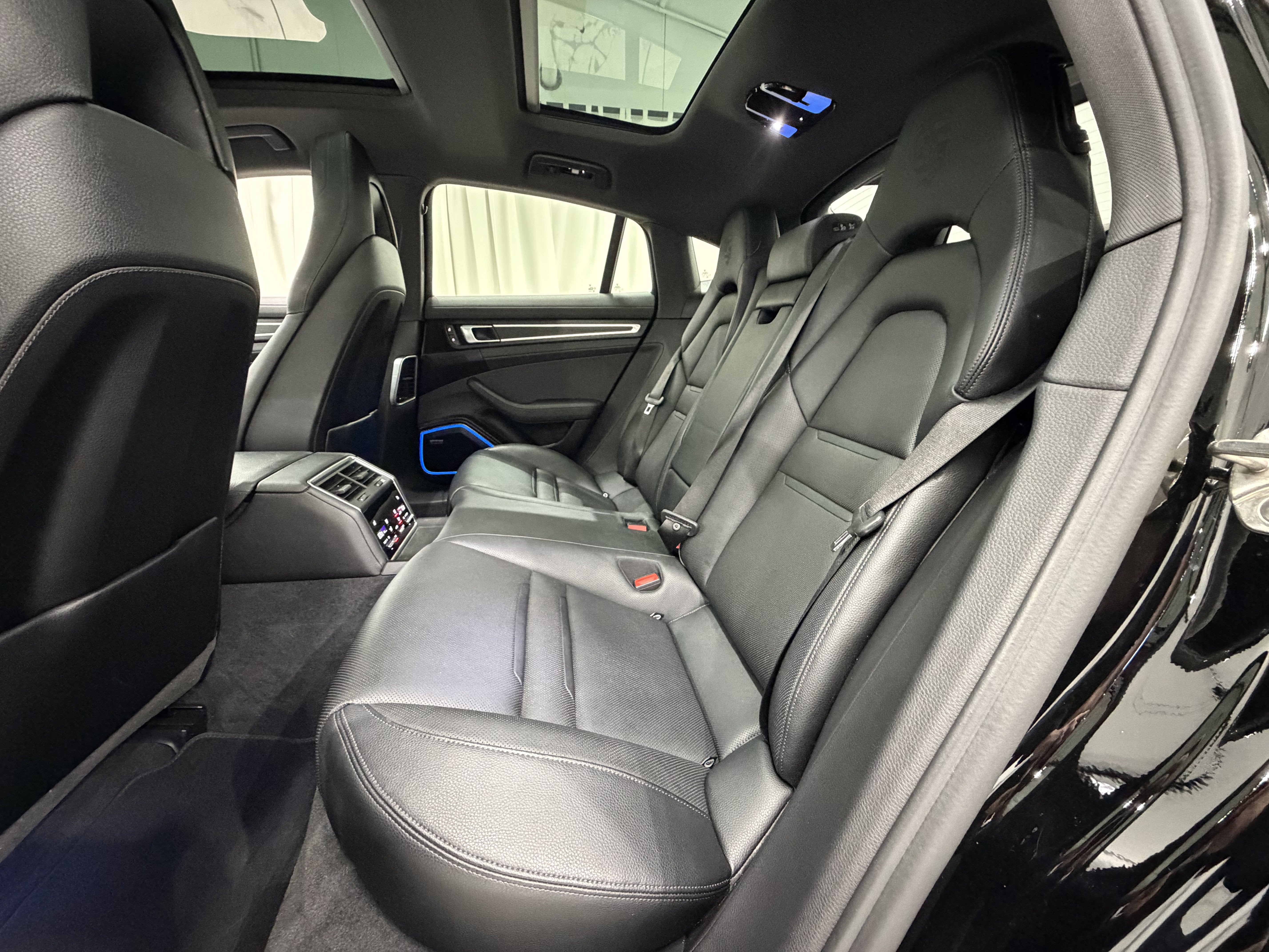 2022 Porsche Panamera 4 Platinum Edition