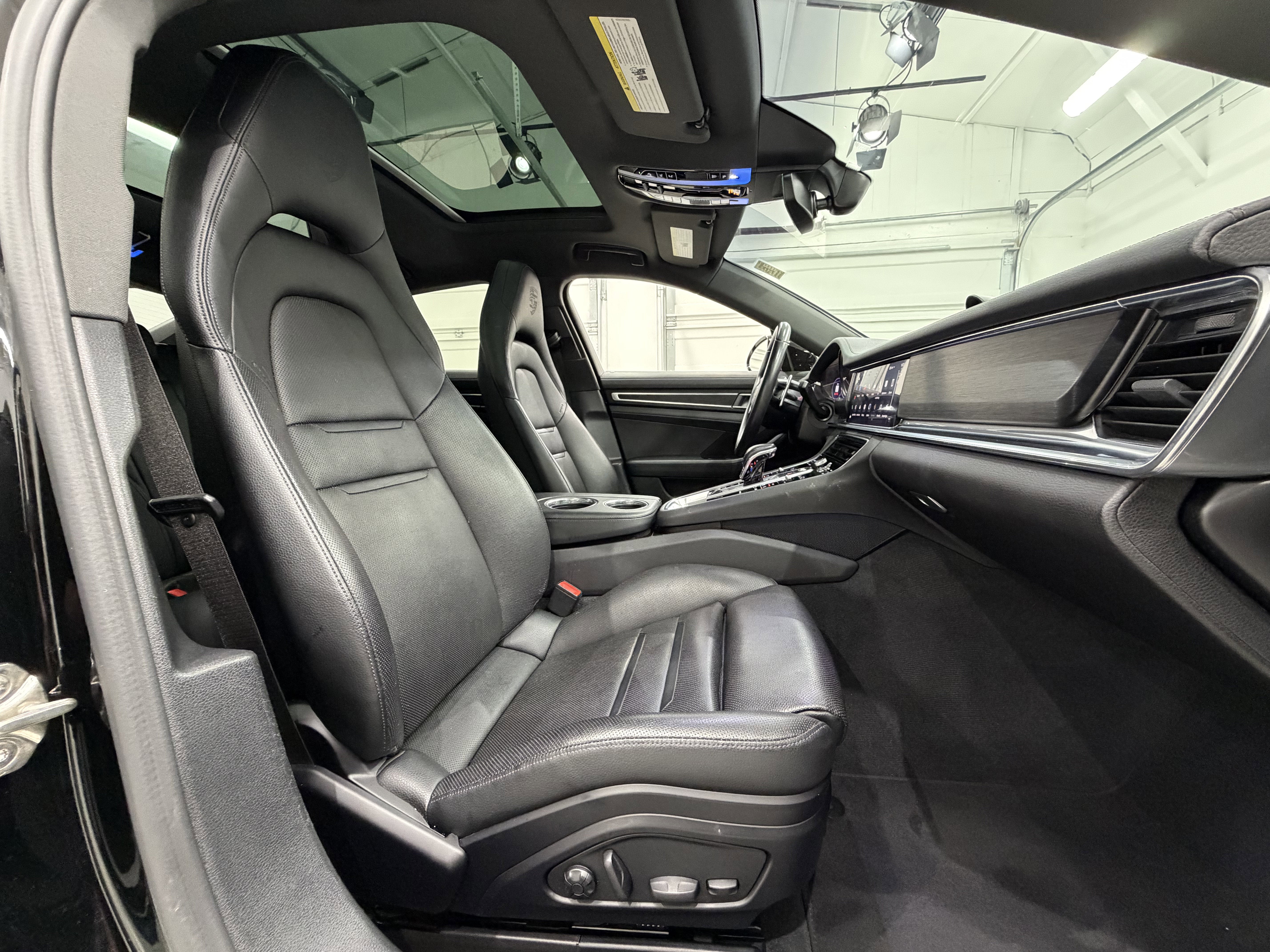 2022 Porsche Panamera 4 Platinum Edition