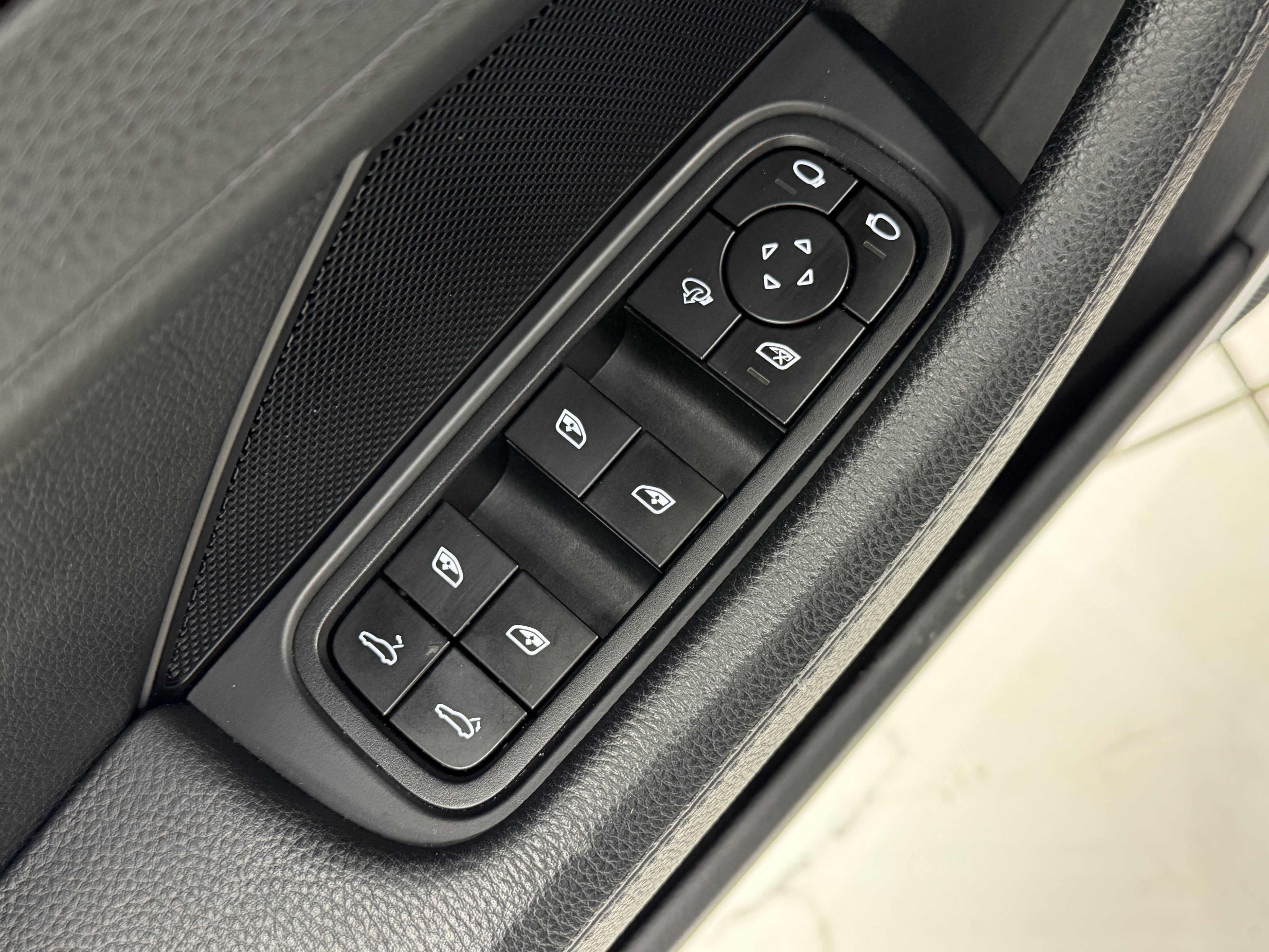 2022 Porsche Panamera 4 Platinum Edition