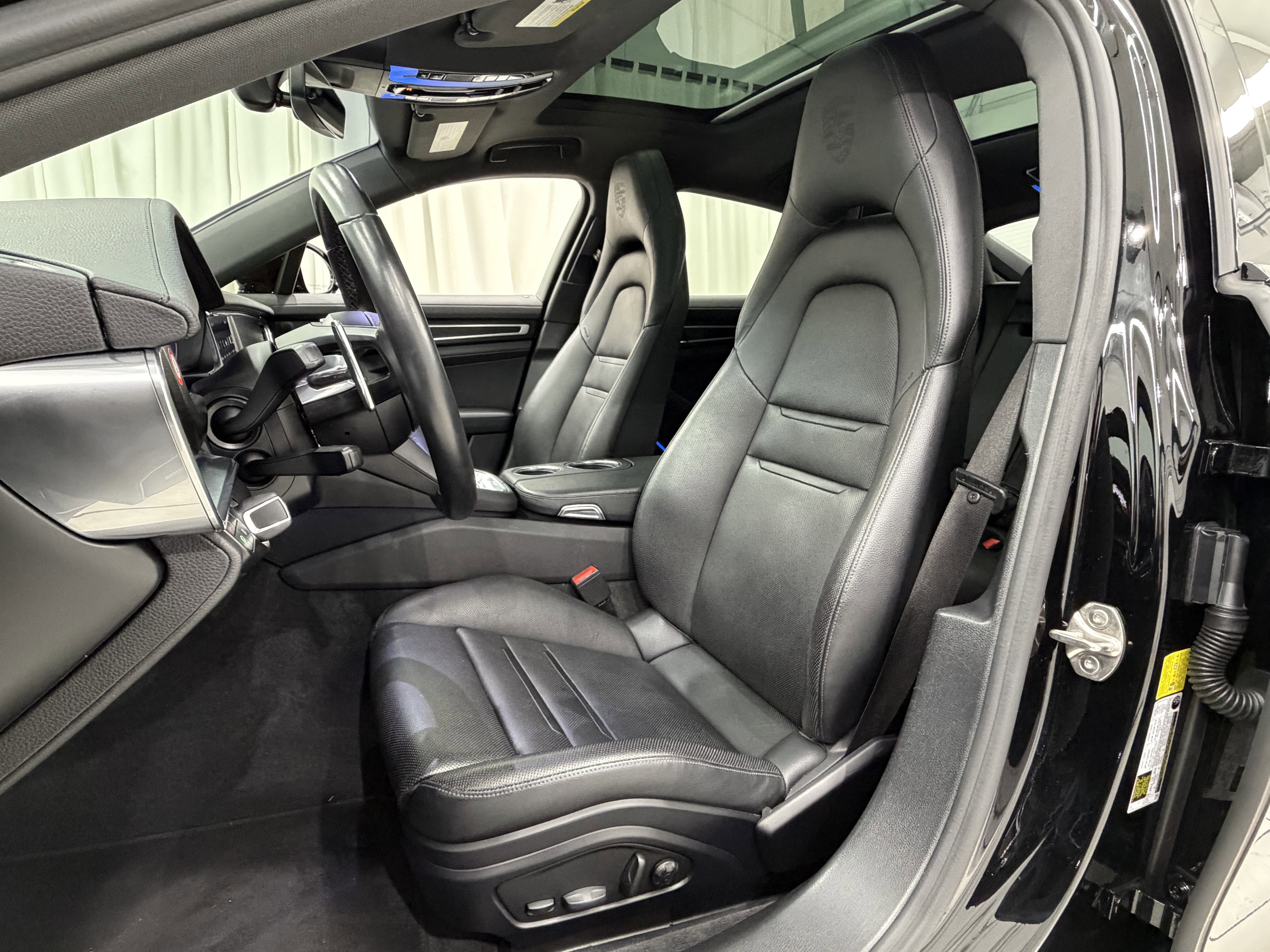 2022 Porsche Panamera 4 Platinum Edition