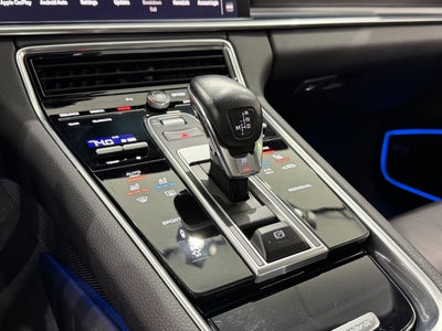 2022 Porsche Panamera 4 Platinum Edition